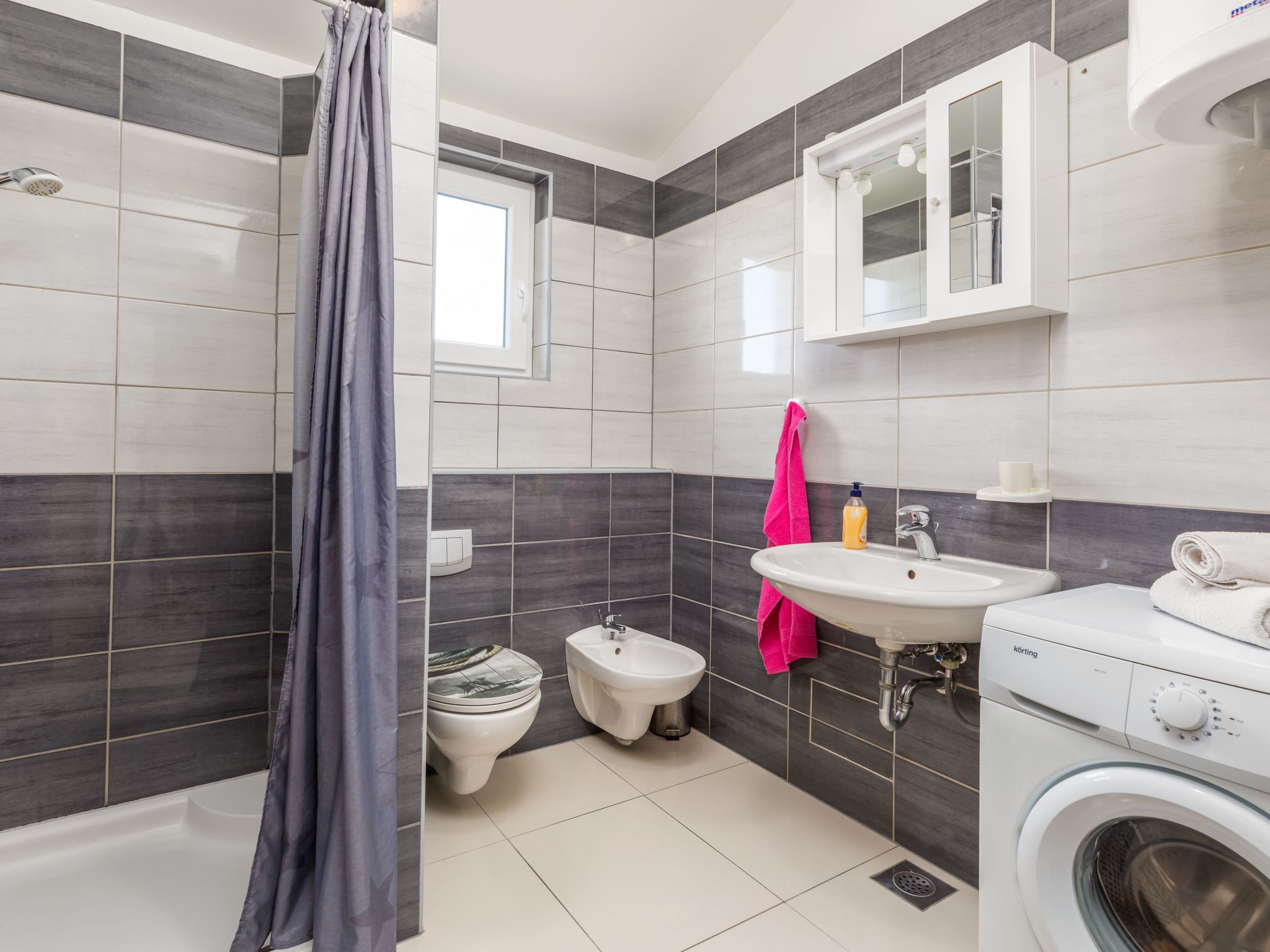 Photo of Anemona, Dorf Valbandon