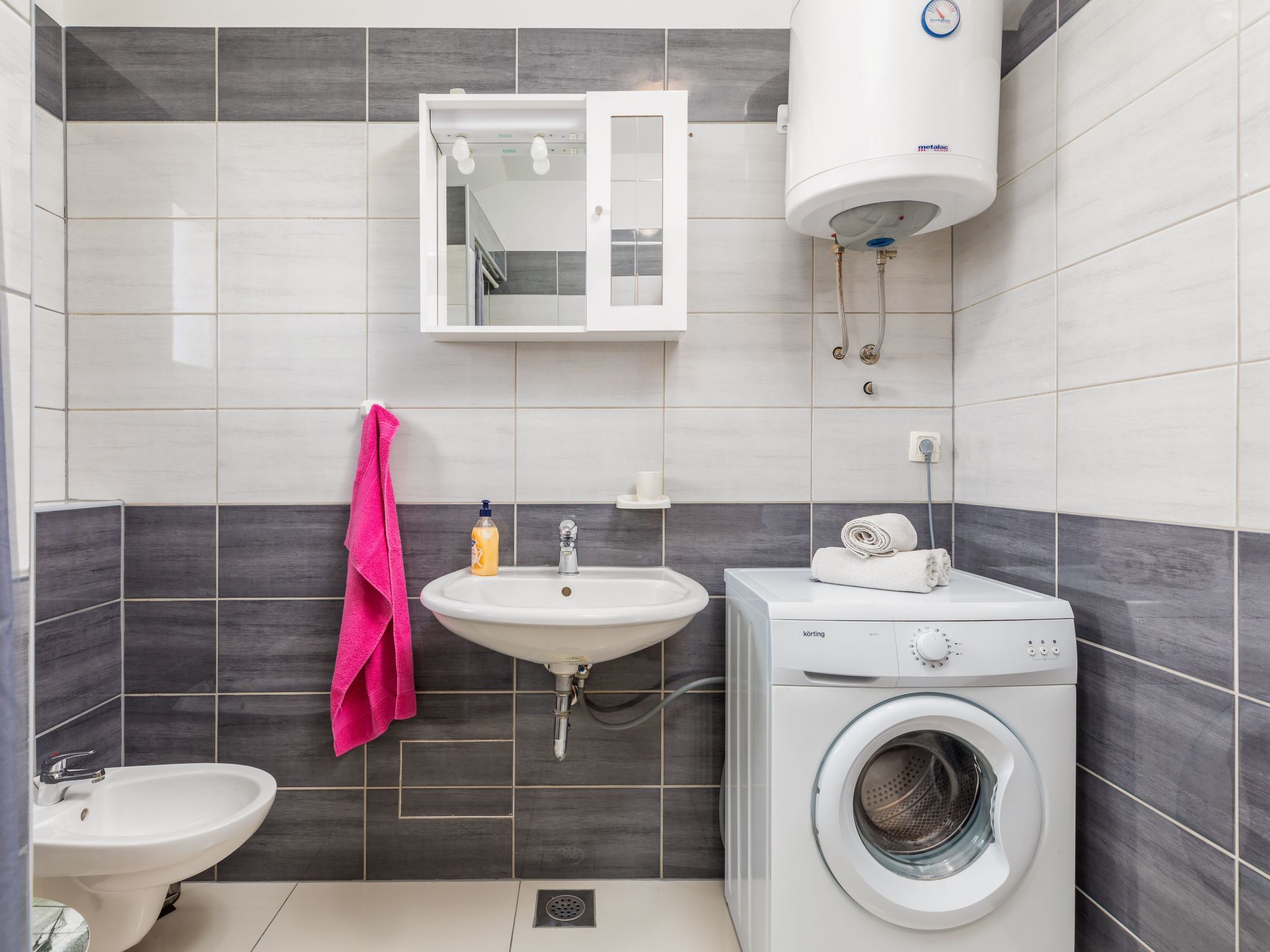 Photo of Anemona, Dorf Valbandon