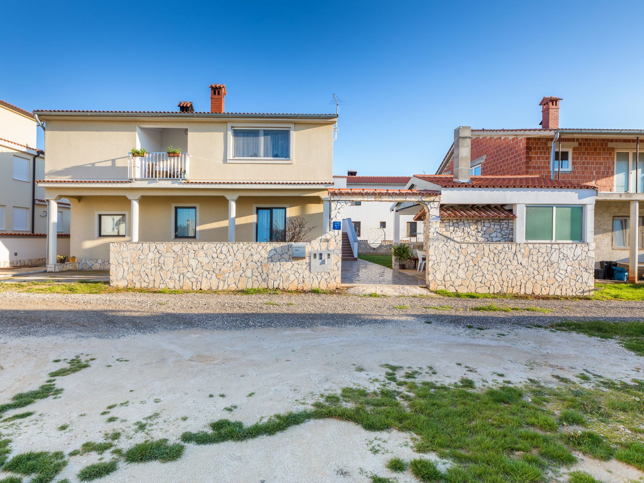 Photo of Anemona, Dorf Valbandon