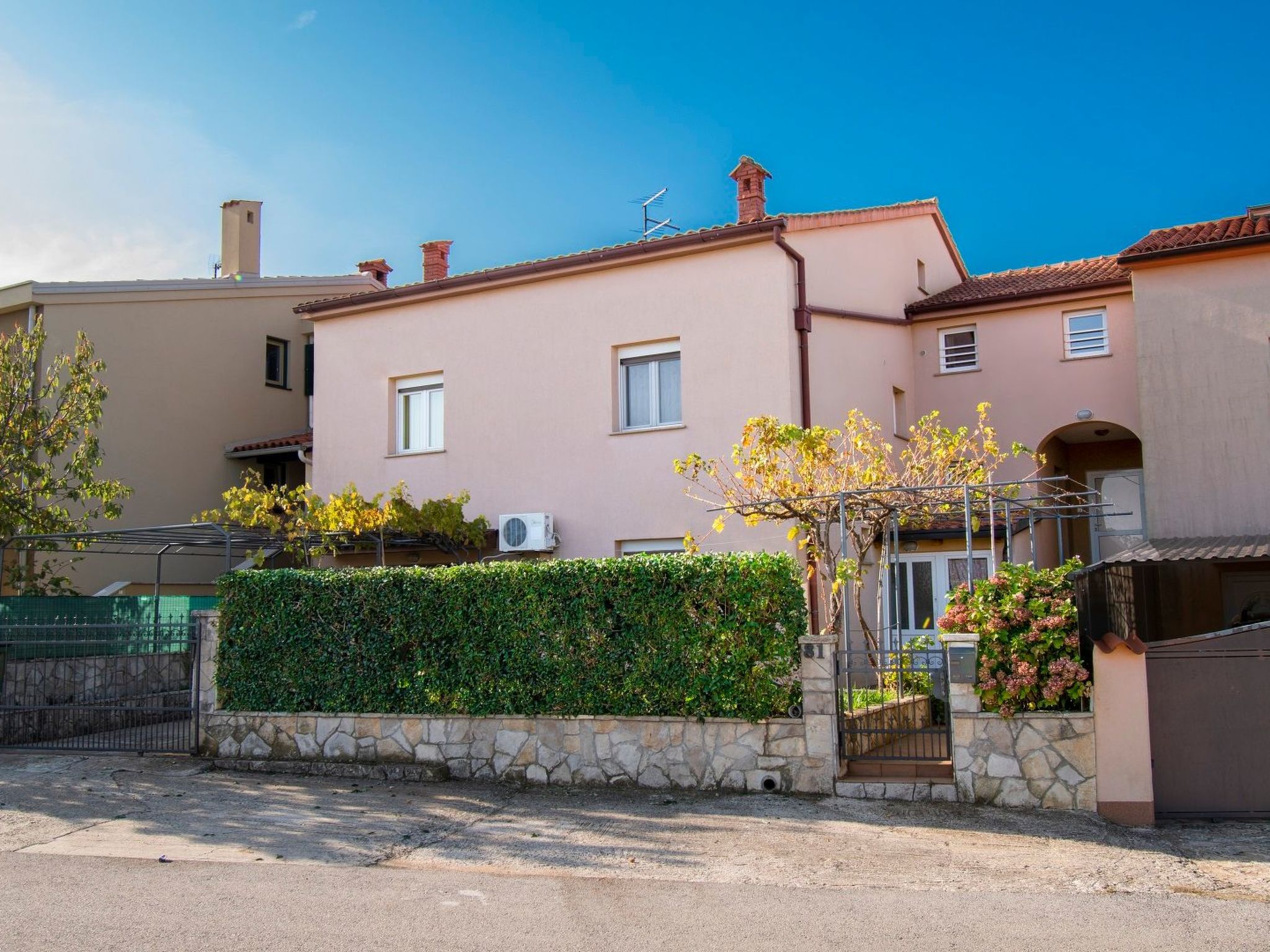 Ruhig und gemütlich 2BR Wohnung in der Nähe des Strandes-Buiten