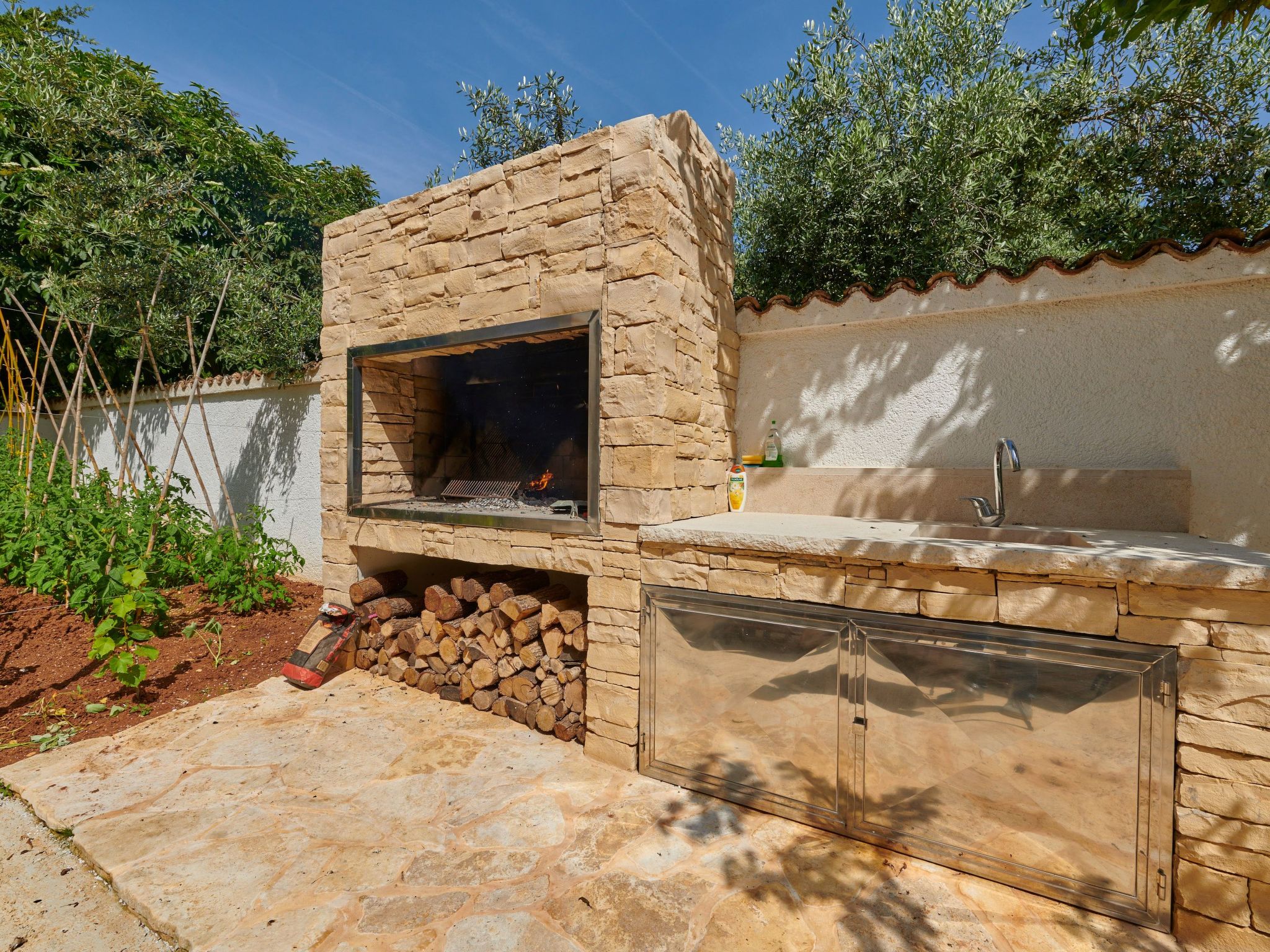 Haus in Fažana mit Terrasse und schöner Aussicht-Buiten