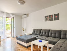 Ruim vakantiehuis in Fažana, 95m², op 1km van zee met tuin en BBQ - thumbnail 5
