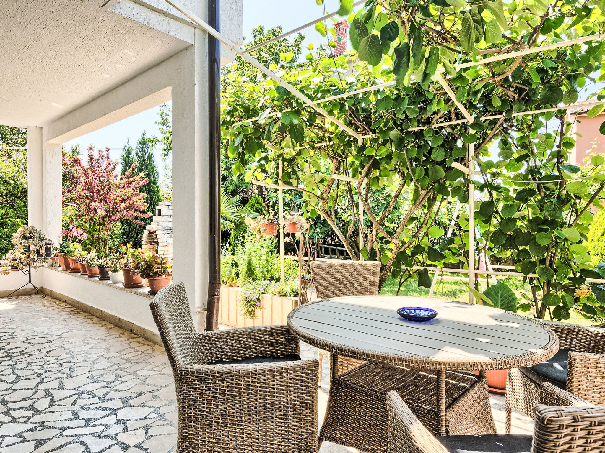 Geräumige Ferienwohnung in Fažana mit Gemeinsamem Grill - Buiten