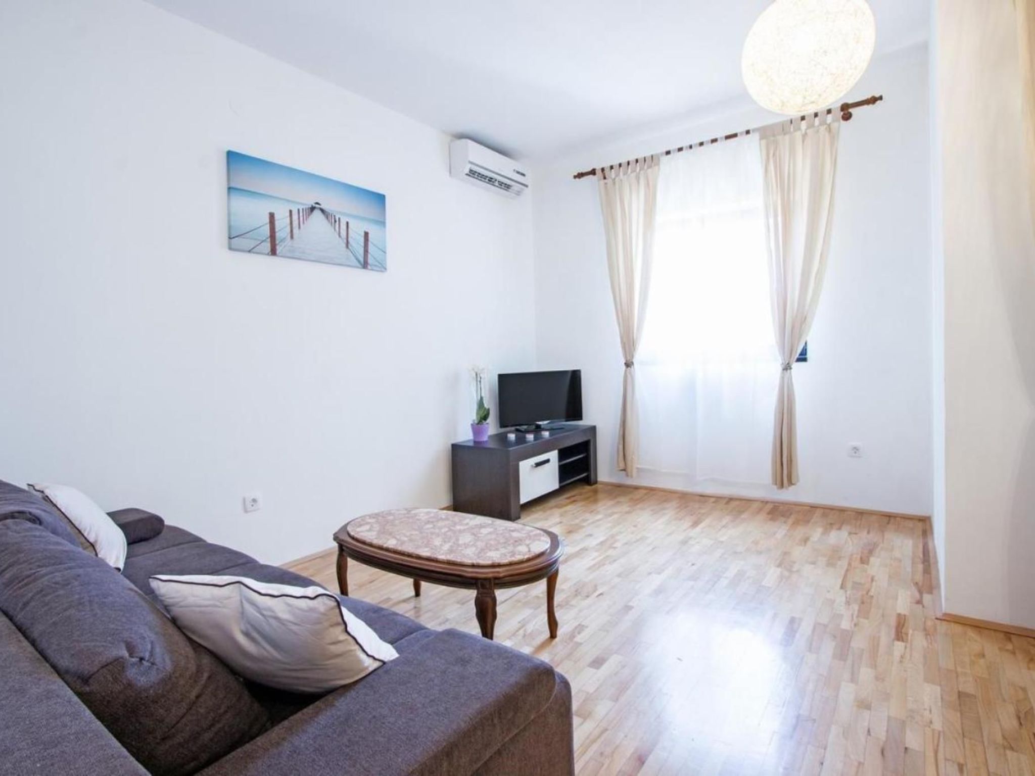 Photo of Perojka, 1 km vom Strand entfernt