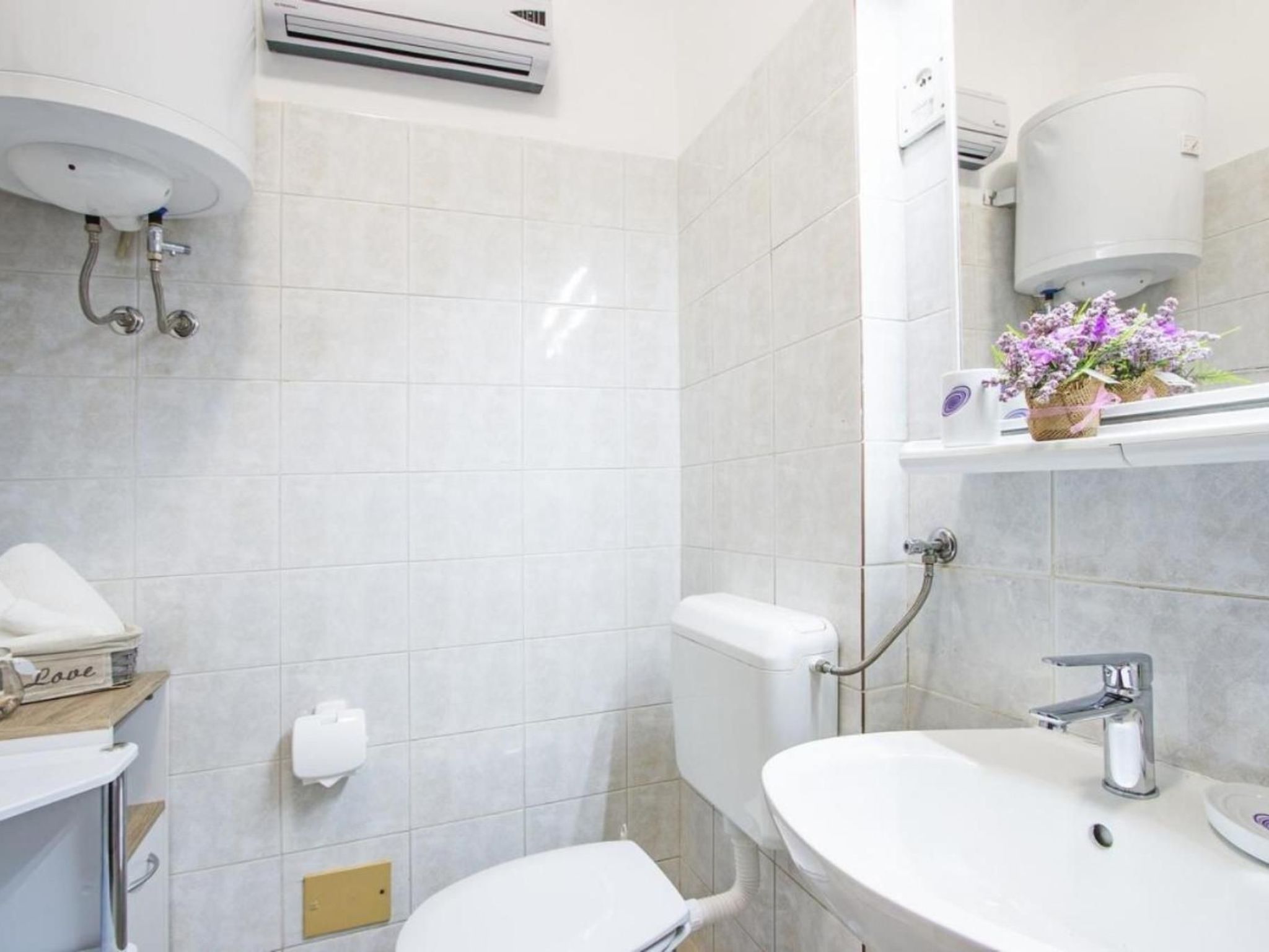 Photo of Perojka, 1 km vom Strand entfernt