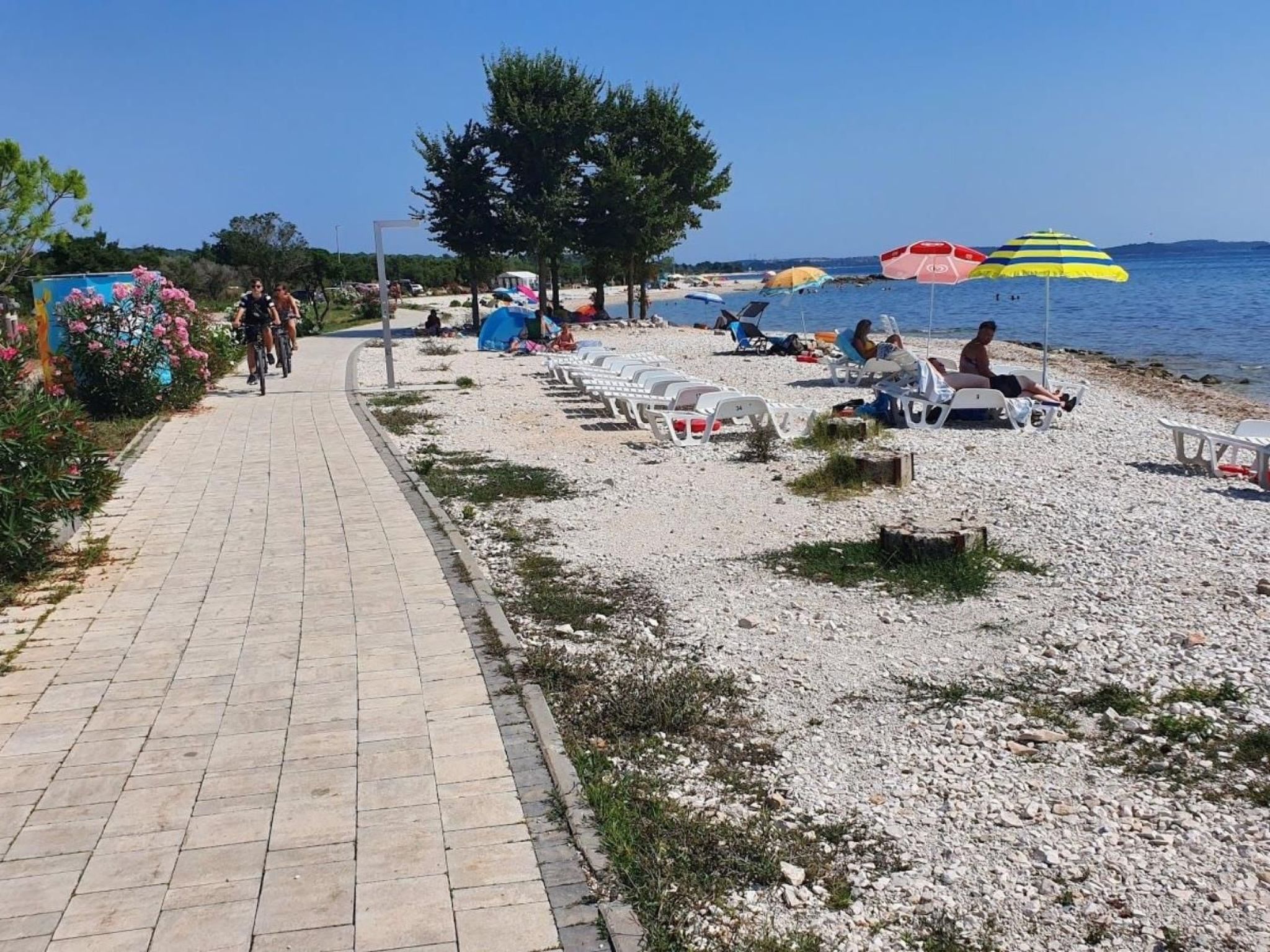 Photo of Perojka, 1 km vom Strand entfernt
