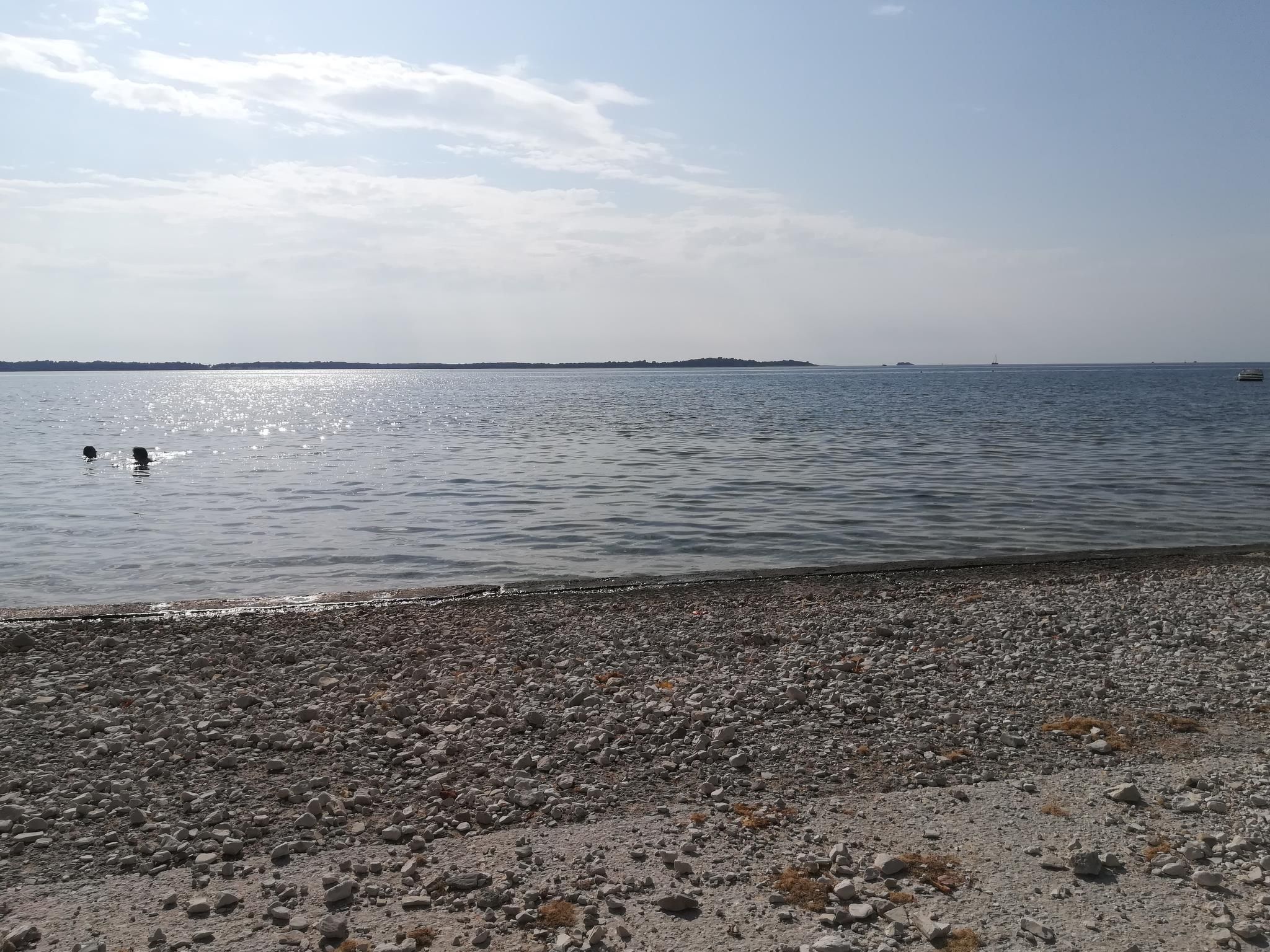 Photo of Perojka, 1 km vom Strand entfernt