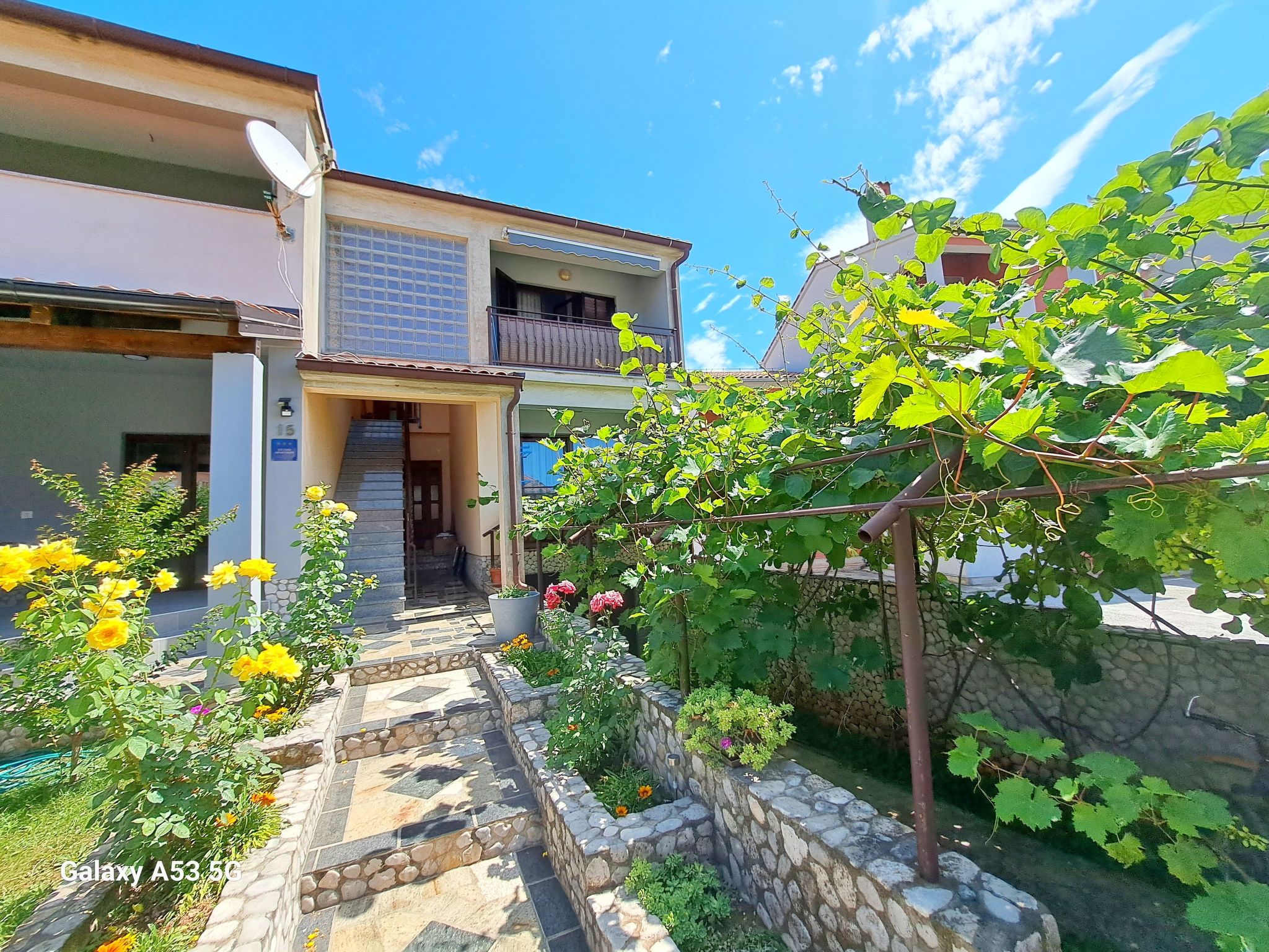 "Blue", Valbandon-Binnen