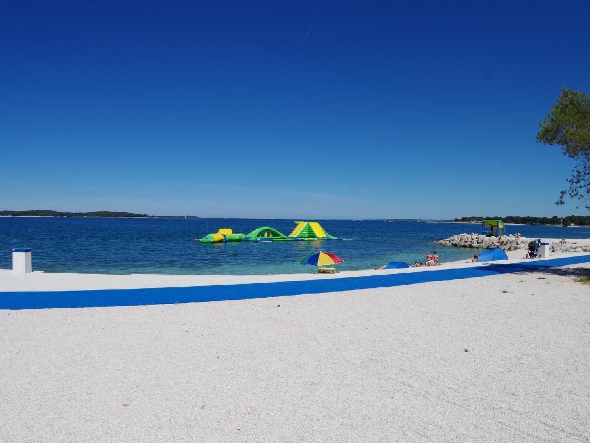 "Blue", Valbandon-Binnen