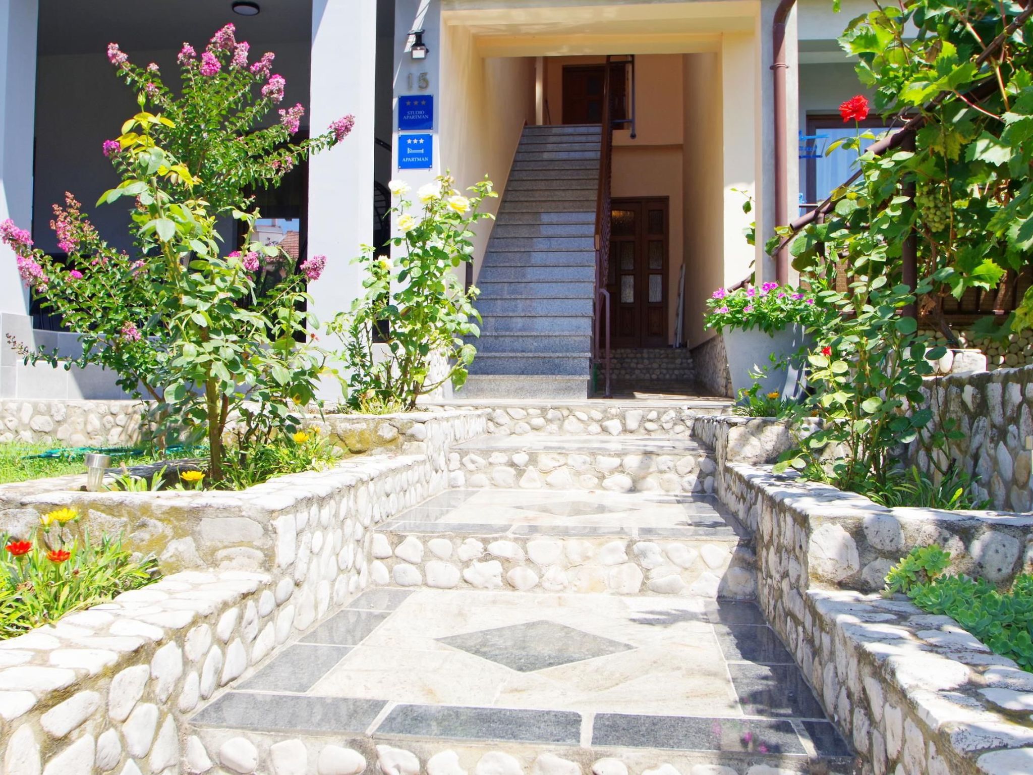 "Apartment Kate" mit Terrasse-Dedans