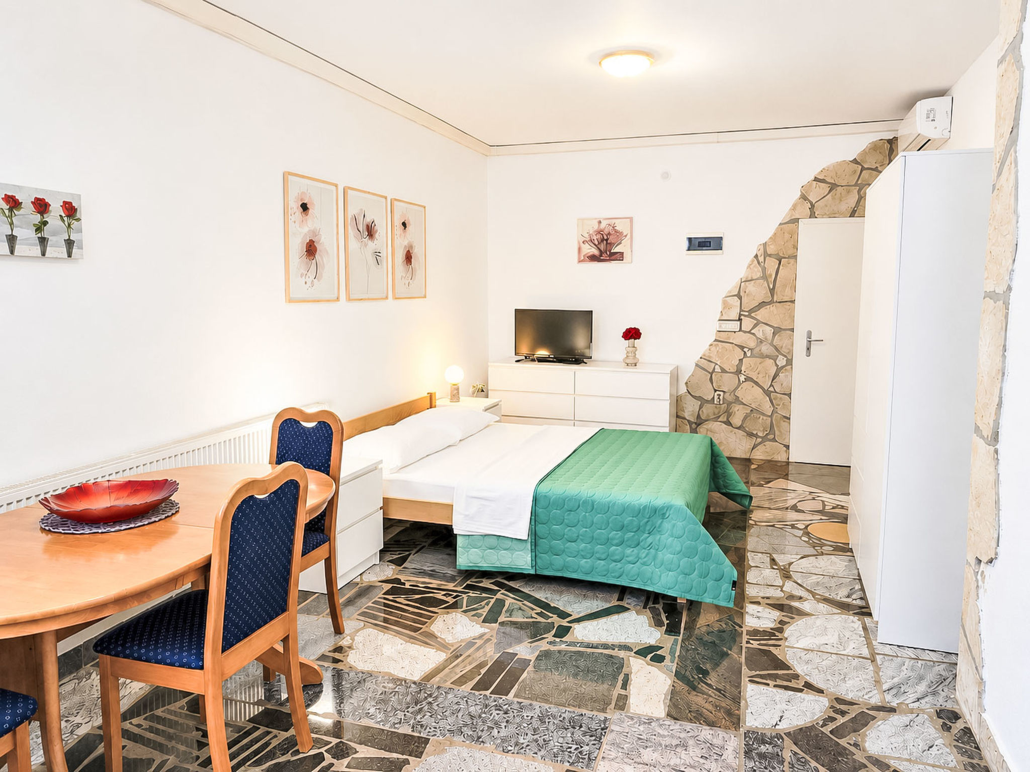 Ein Apartment im Ferienhaus Zweirosen - Binnen