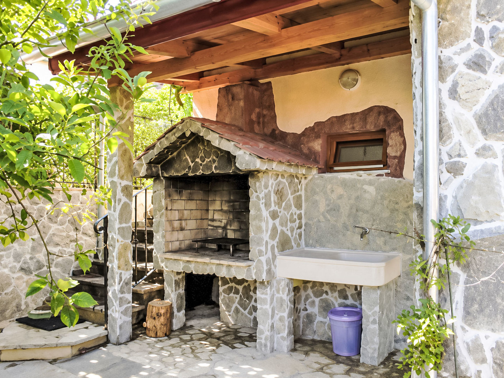Ein Apartment im Ferienhaus Zweirosen - Buiten
