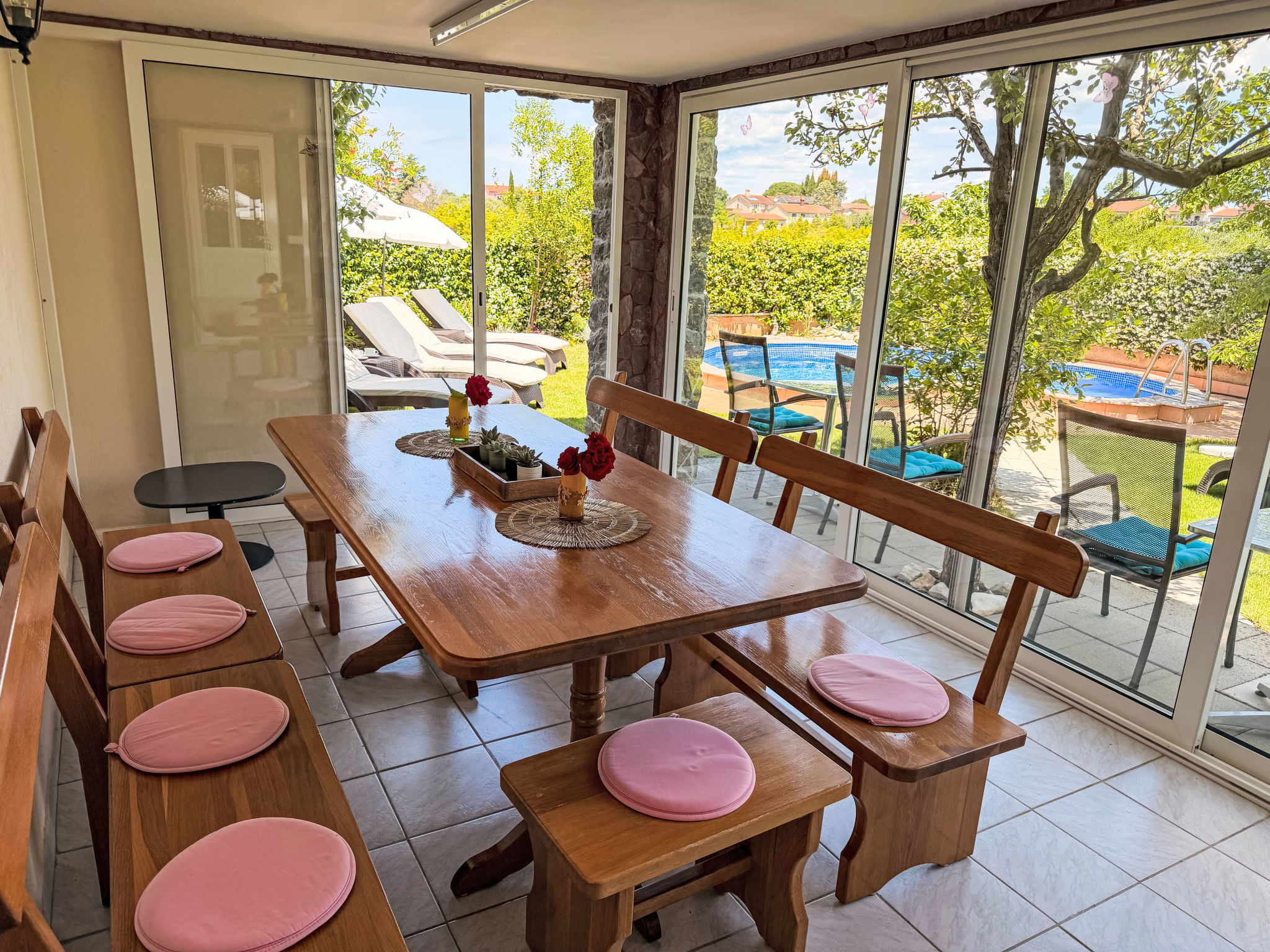 Ein Apartment im Ferienhaus Zweirosen - Buiten