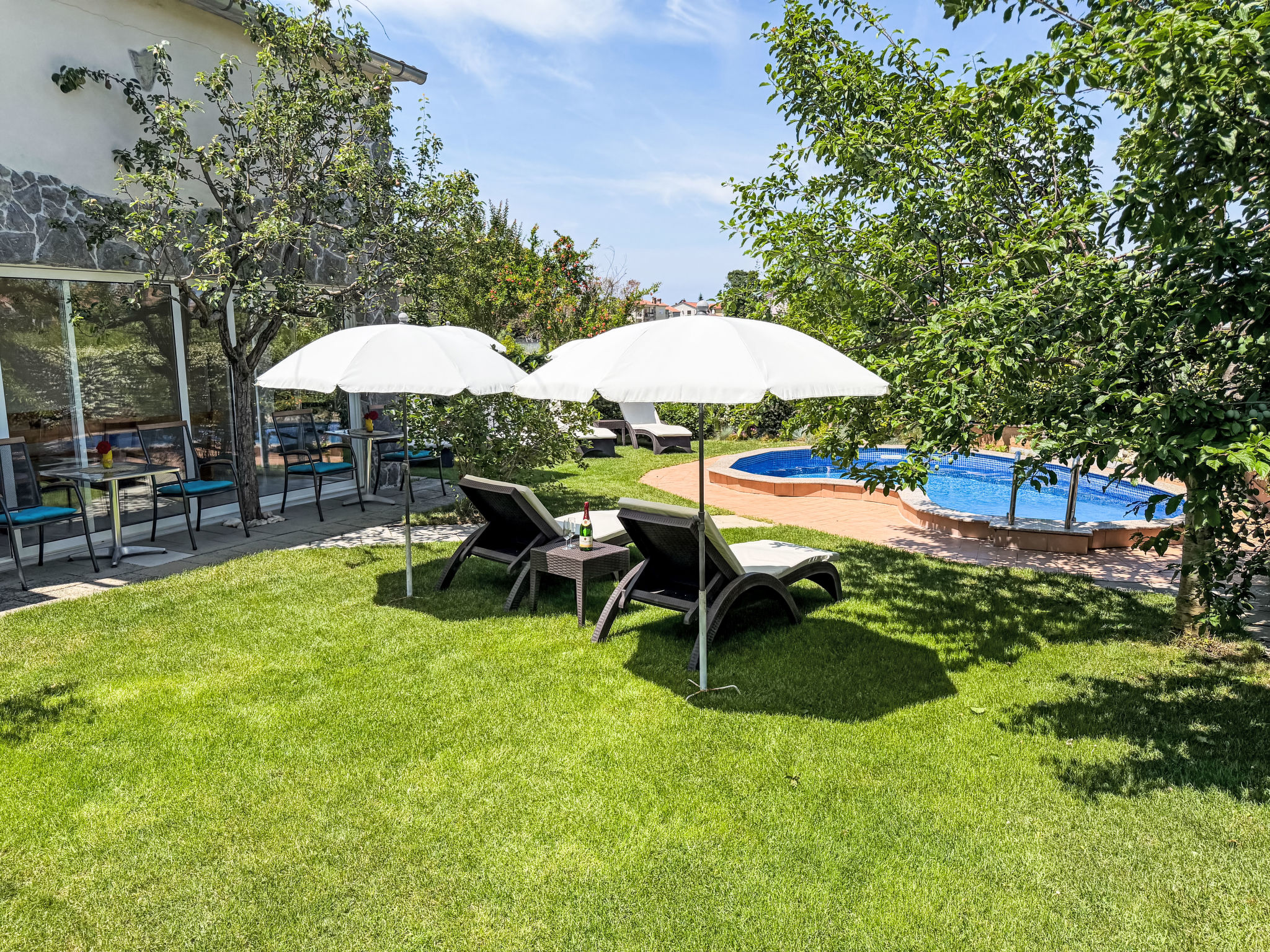 Ein Apartment im Ferienhaus Zweirosen - Buiten
