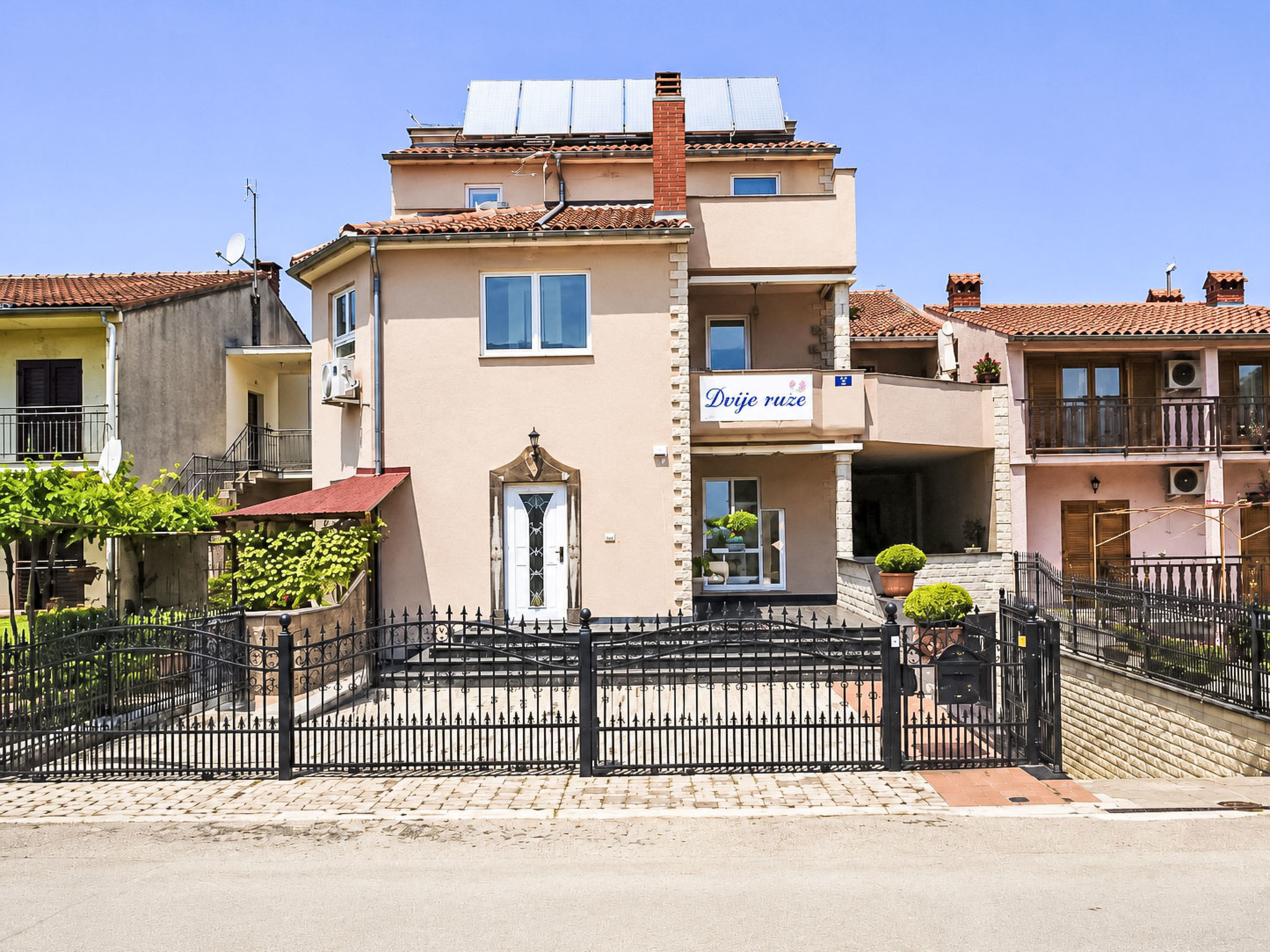 Ein Apartment im Ferienhaus Zweirosen - Buiten