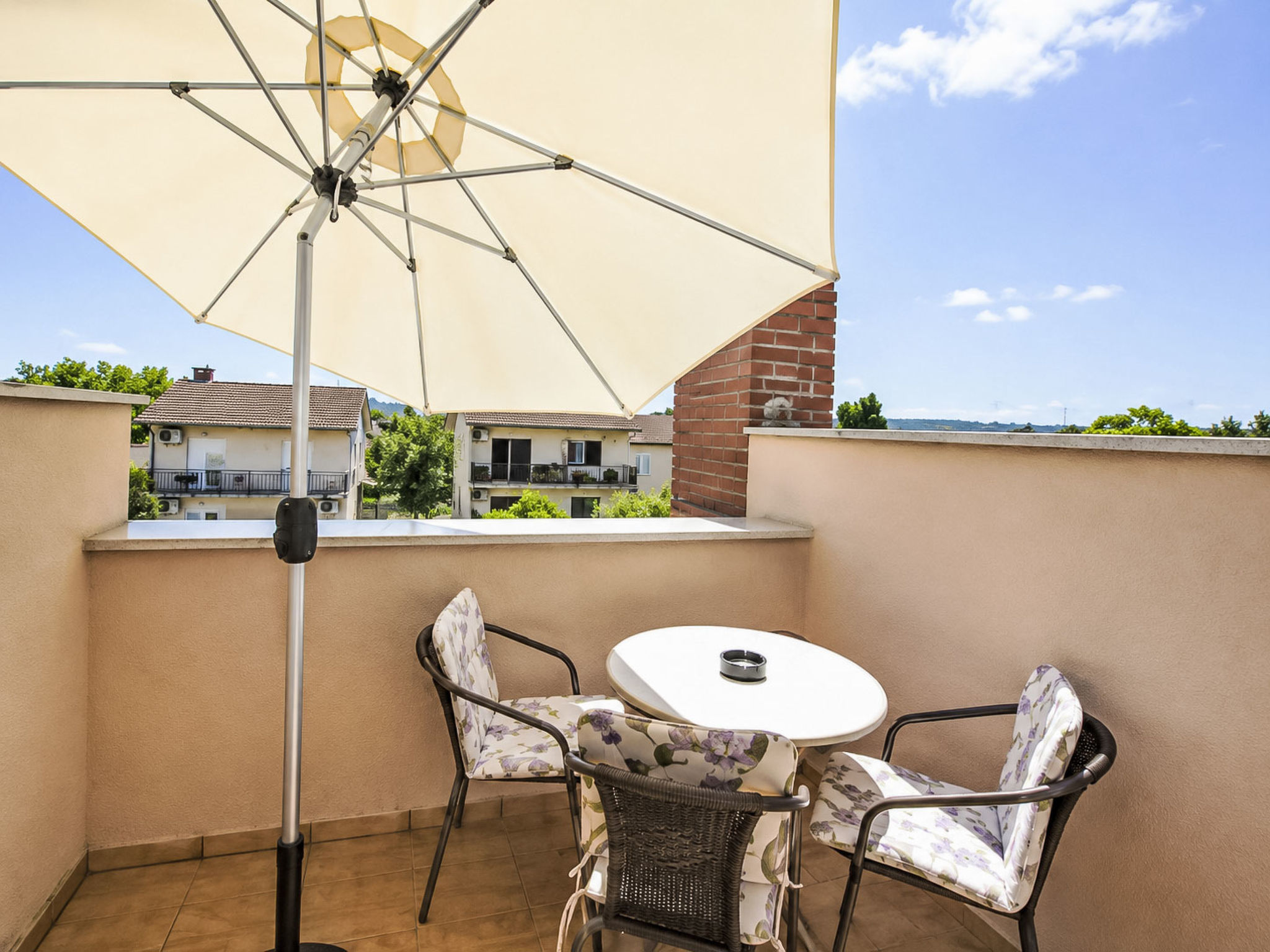 Ein Apartment im Ferienhaus Zweirosen - Buiten
