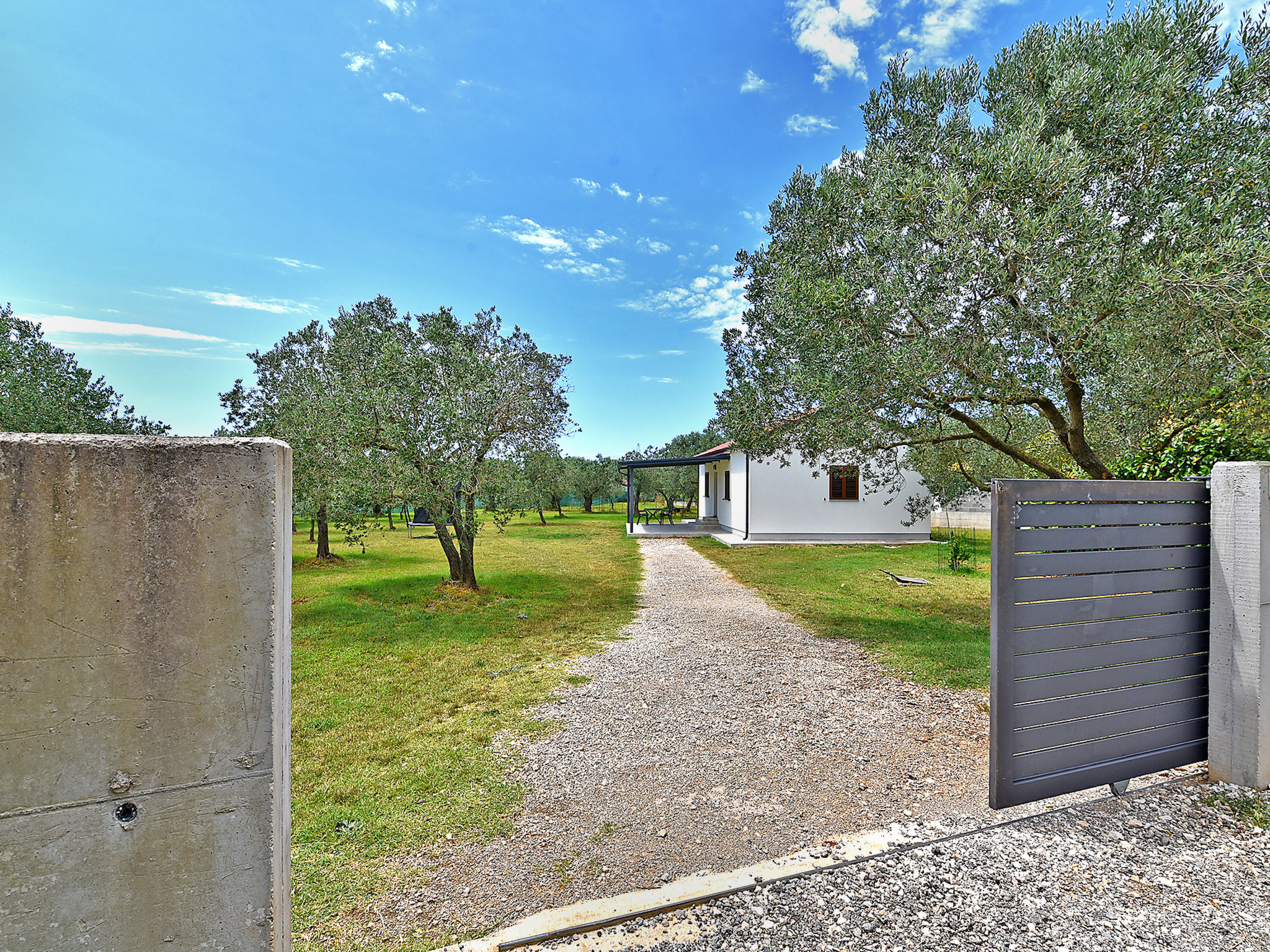 House 2401 - Buiten