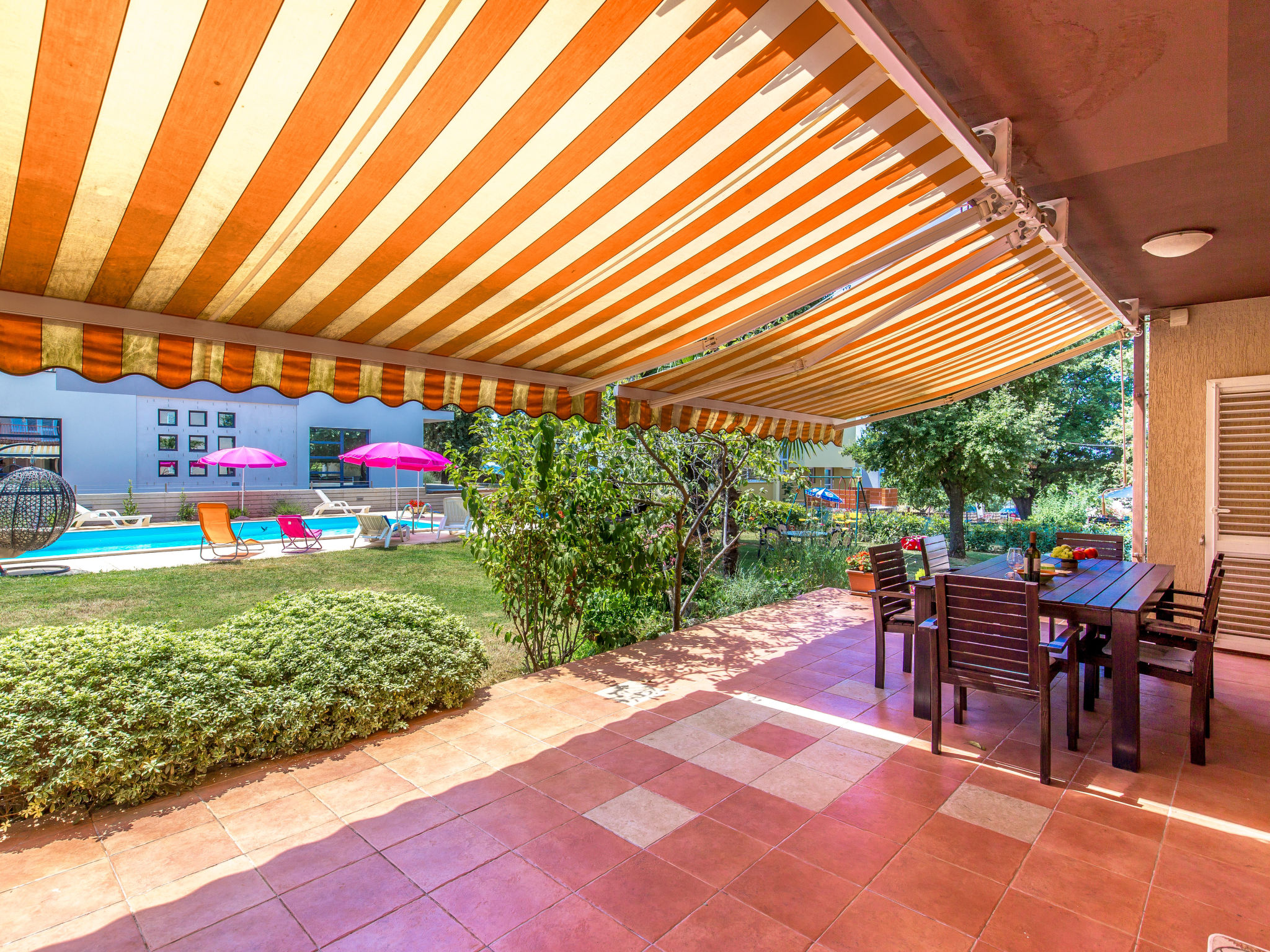 Ruim vakantiehuis met privézwembad en tuin op 800m van strand in Peroj - foto 5