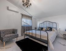 Villa Filip: Nieuwe vrijstaande oase met privé-verwarmd zwembad nabij Pula - thumbnail 6
