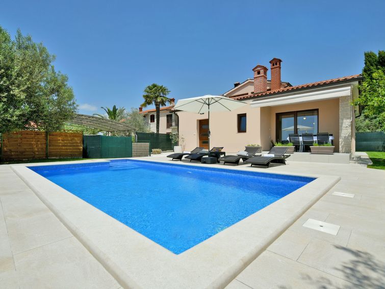 Sfeervolle vakantiehuis met open haard en privézwembad in Pula/Galižana in GALIŽANA