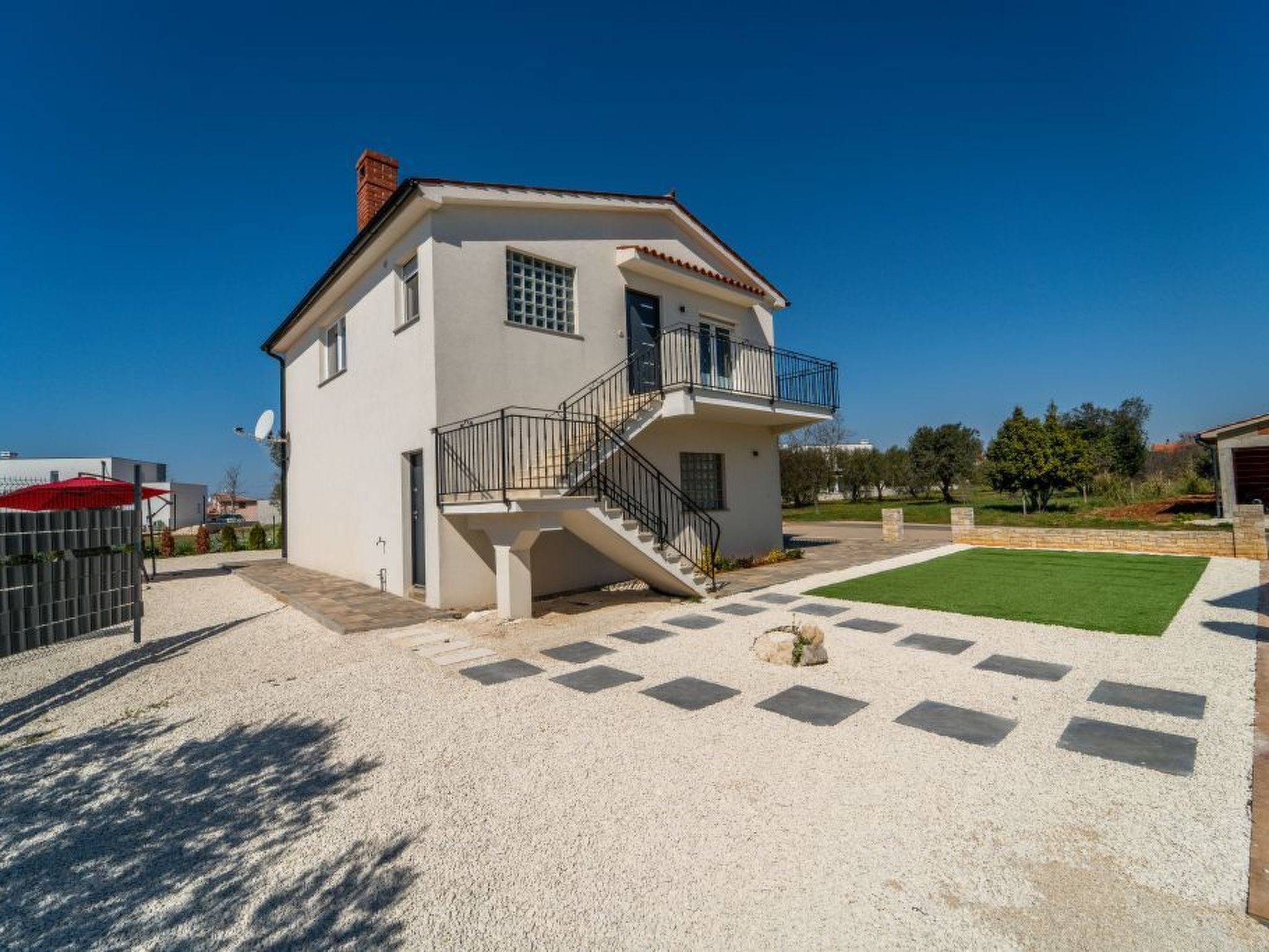 Mit privatem beheiztem Schwimmbad-Image-tags.info