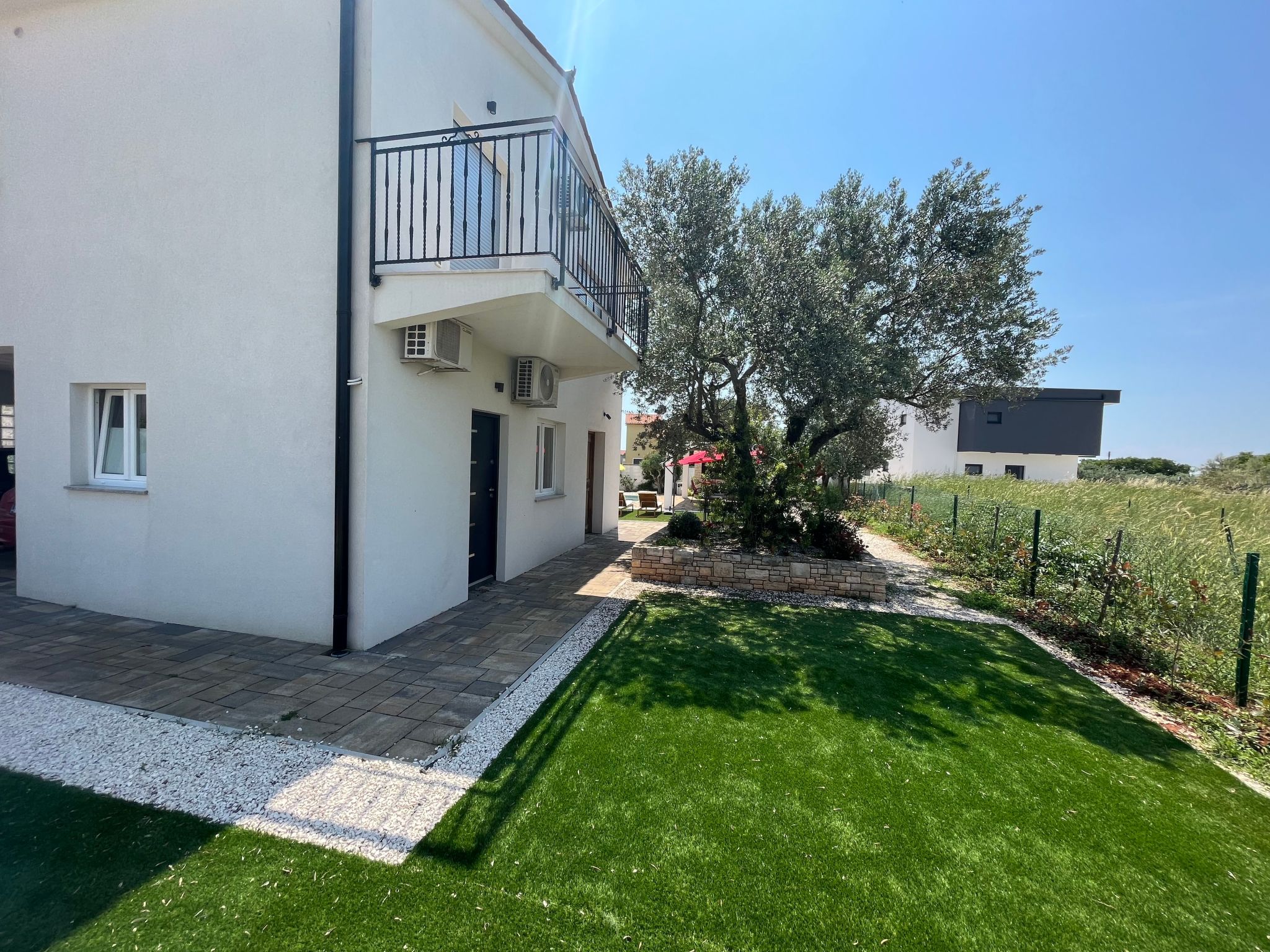 Mit privatem beheiztem Schwimmbad-Dehors