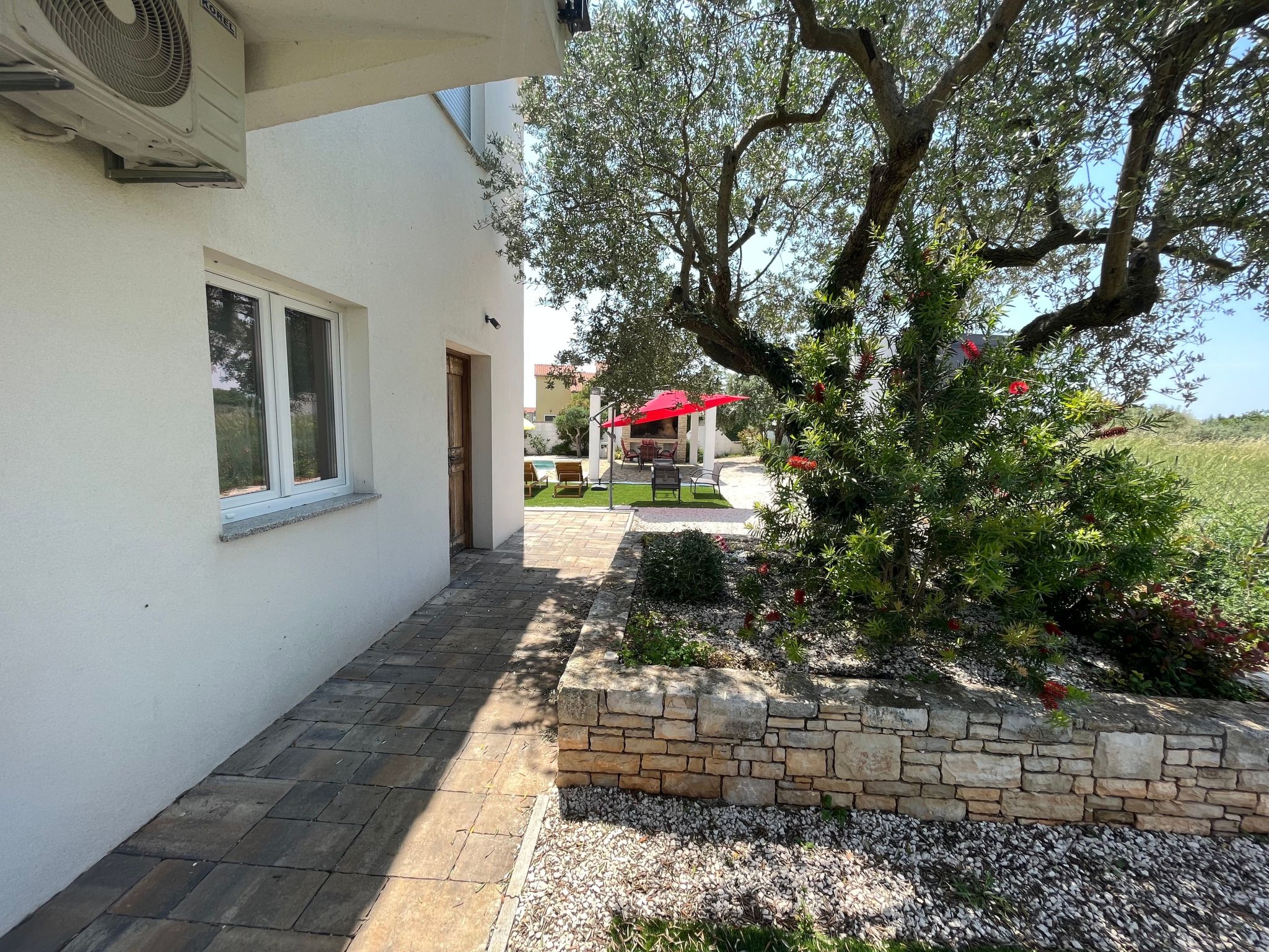 Mit privatem beheiztem Schwimmbad-Dehors