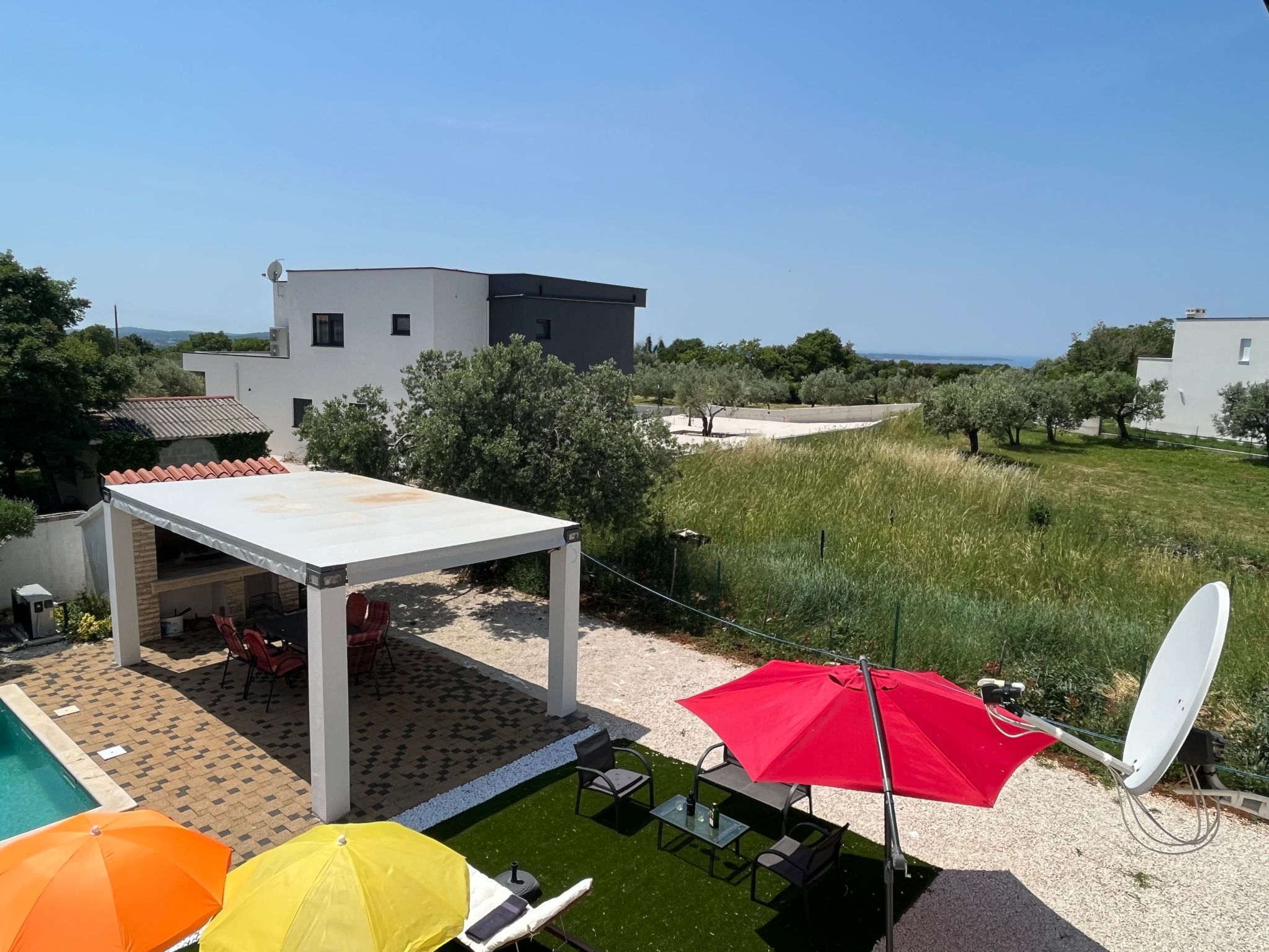 Mit privatem beheiztem Schwimmbad-Dehors