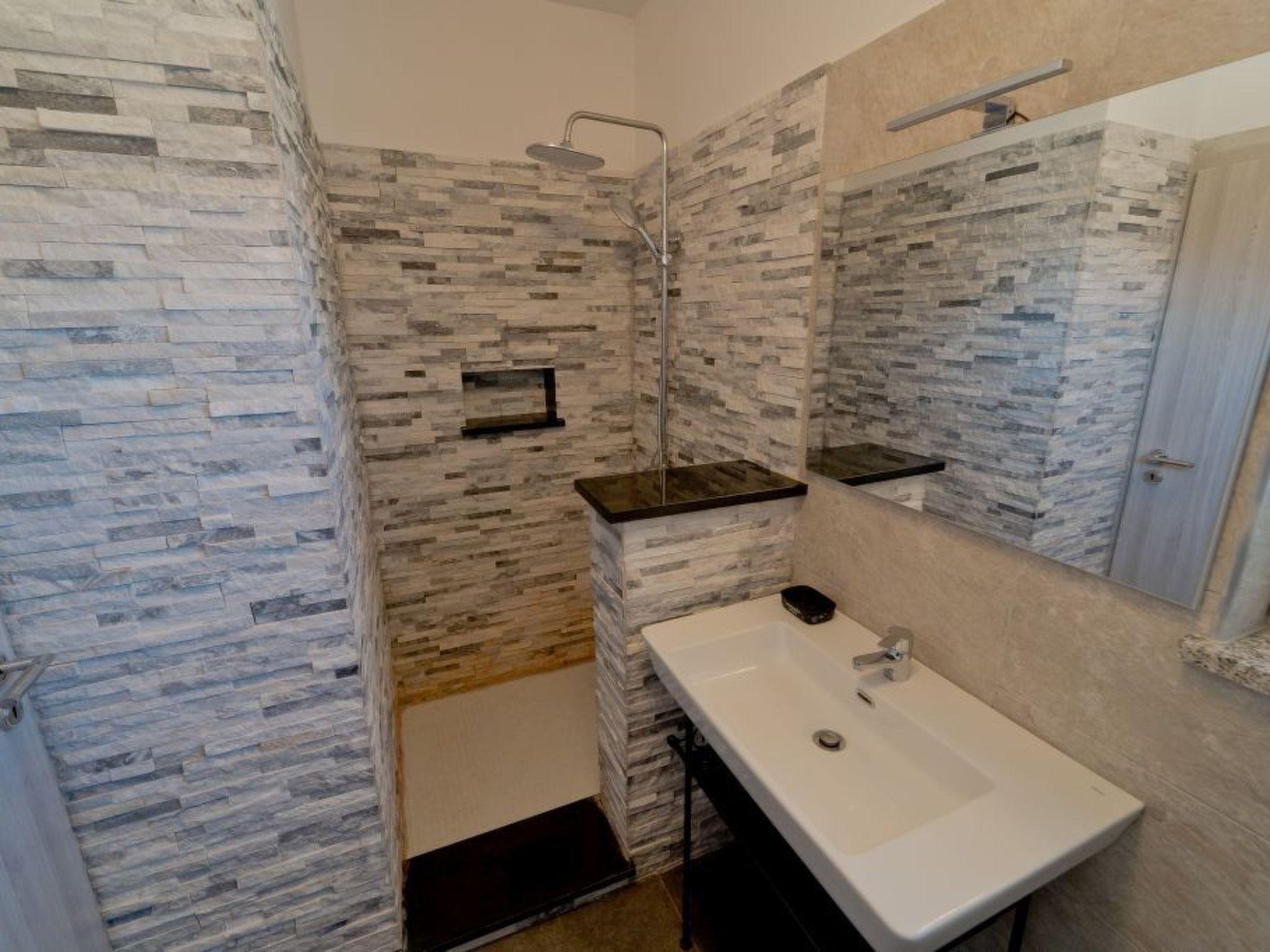 Mit privatem beheiztem Schwimmbad-Dedans