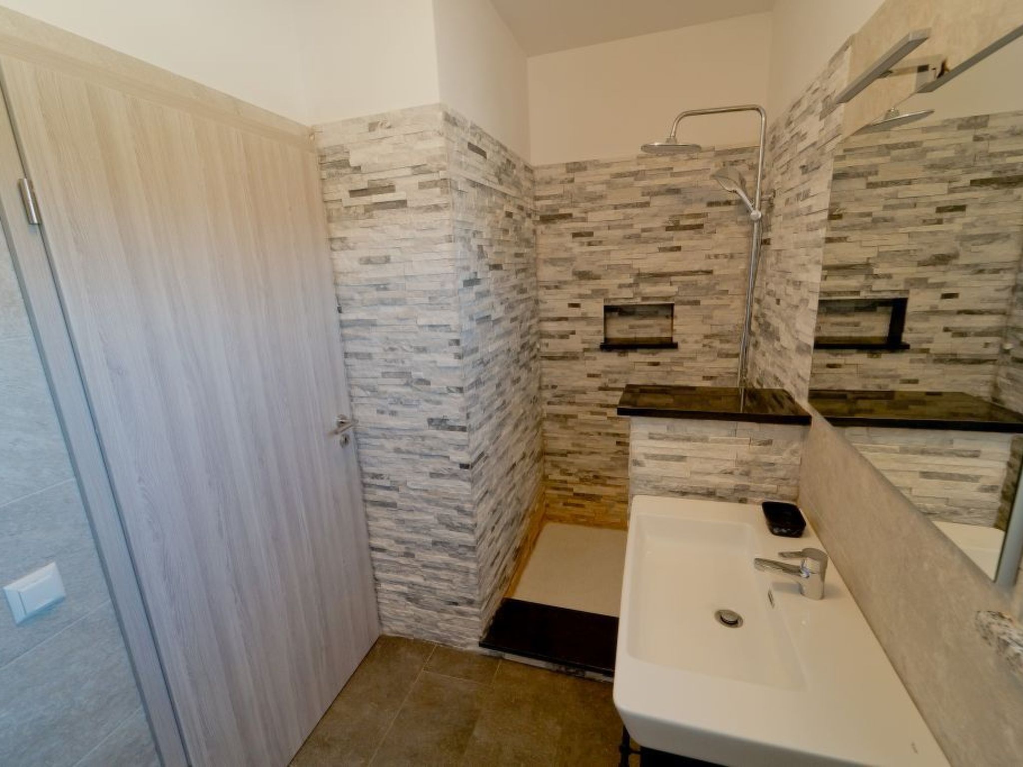 Mit privatem beheiztem Schwimmbad-Dedans