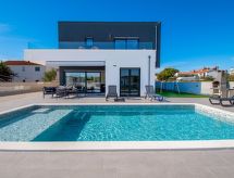 Exclusieve villa voor 8 aan de kust van Pula met privézwembad, op 1,5 km van zee - thumbnail 1