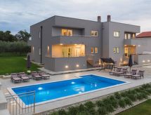 Villa Grande T&D: Luxe Oase voor 14 met Privézwembad bij Pula - thumbnail 1