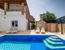 Casa Marlena: Luxe vakantiehuis met privézwembad aan de Istrië-kust - thumbnail 1