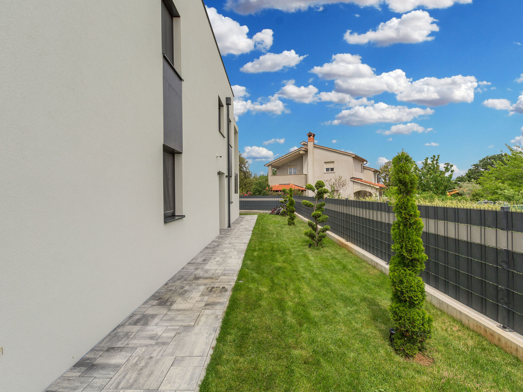 House 2258 - Draußen