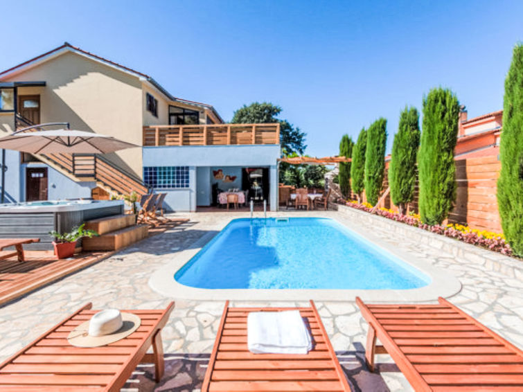 Paola Accommodation in Pula