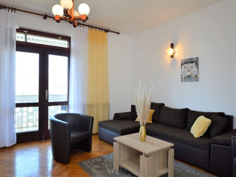 Holiday Apartment Dragica (PUL302)