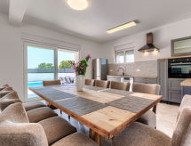 Vrijstaande villa Kliska met privézwembad, op 600 meter van zee bij Pula - thumbnail 2