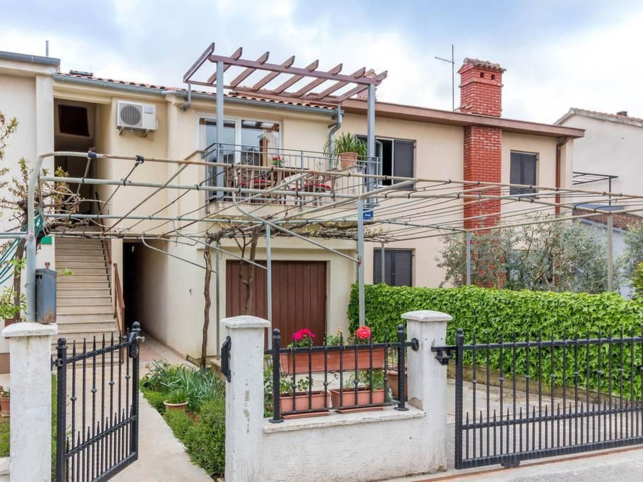 Photo of Modernes Appartement in Pula mit Grill und Garten