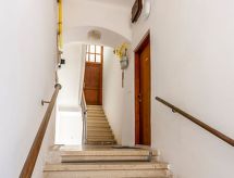 Modern eingerichtete und komfortable Ein-Zimmer-Wohnung direkt im Zentrum von P