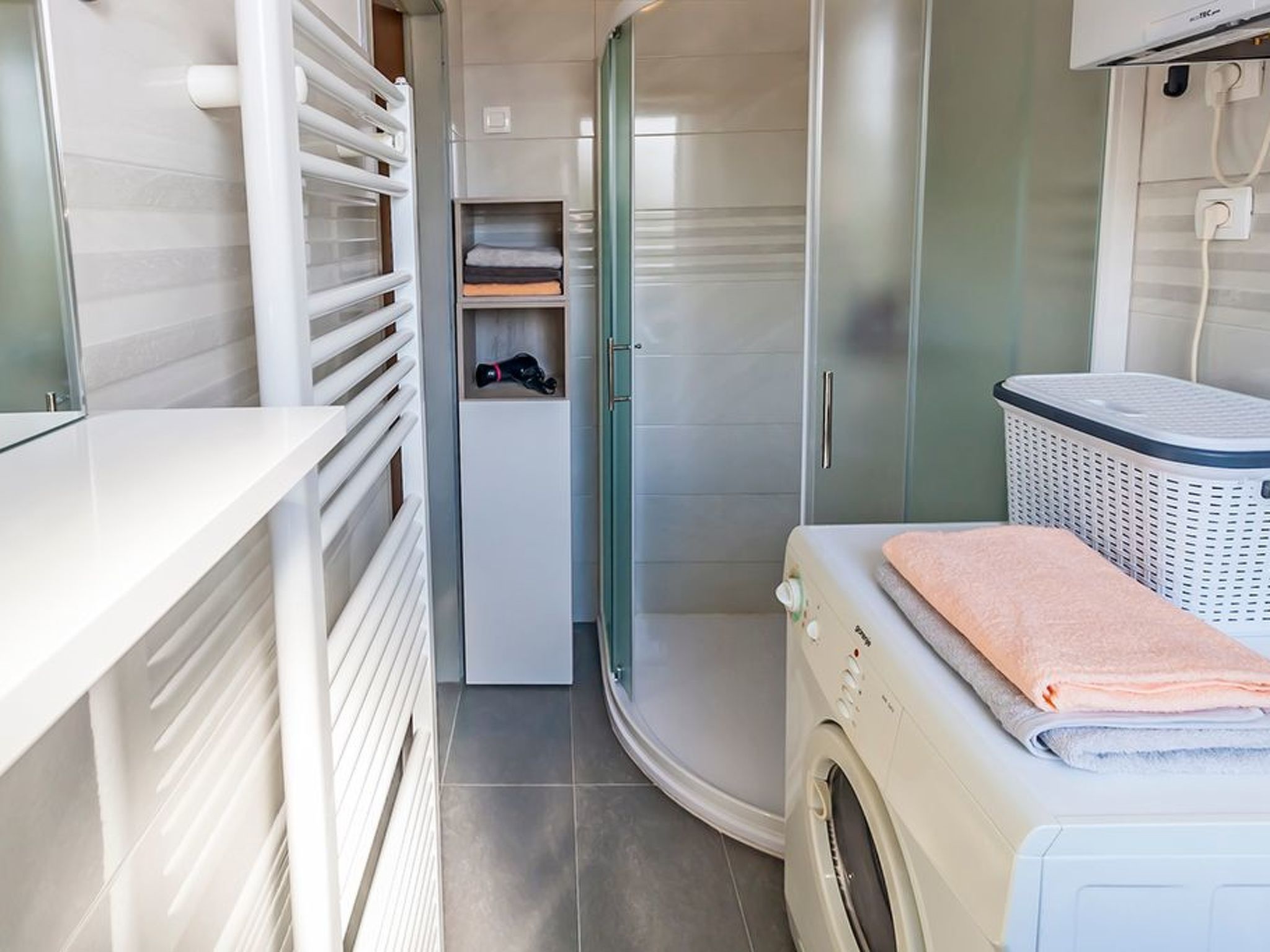 Modern eingerichtete und komfortable Ein-Zimmer-Wohnung direkt im Zentrum von P-Dedans