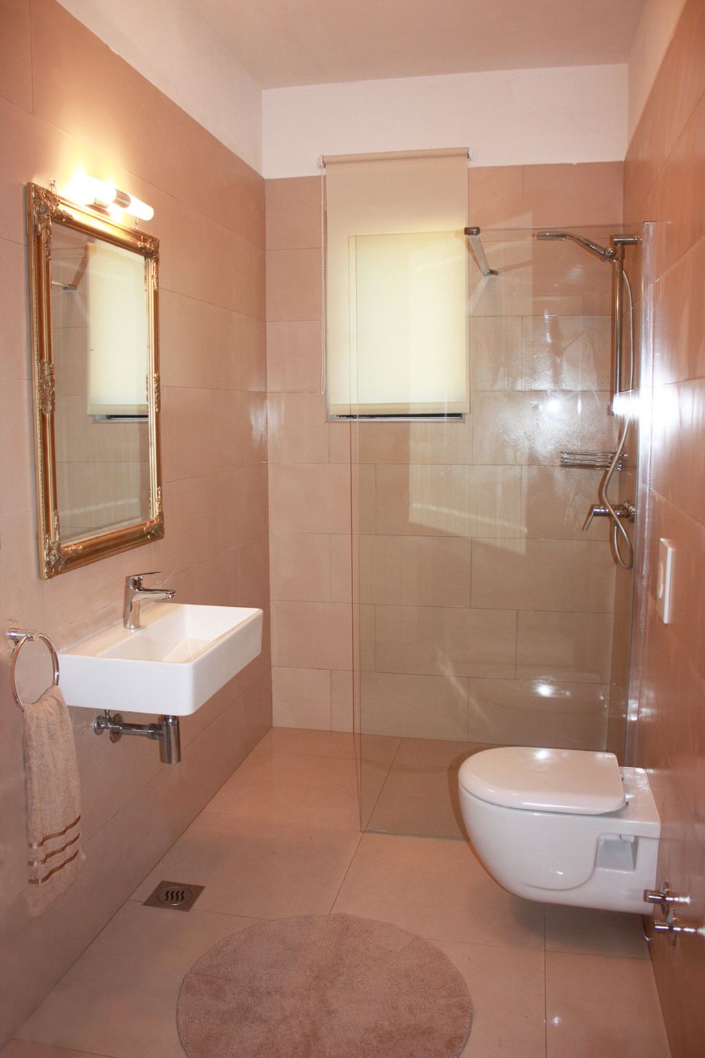 Geräumige charmante Wohnung in der Nähe des Meeres-Dedans