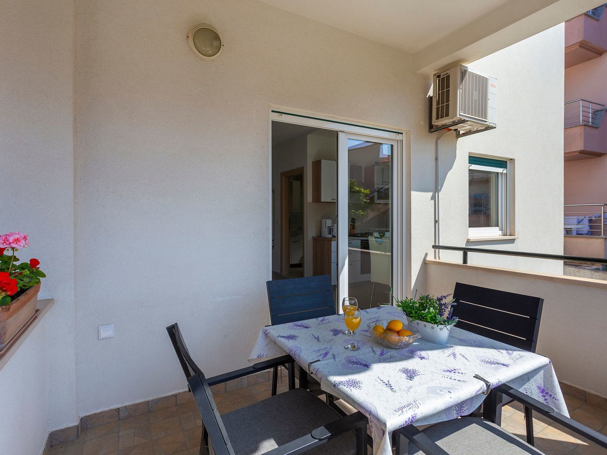 Appartement in Stoja mit Terrasse-Binnen