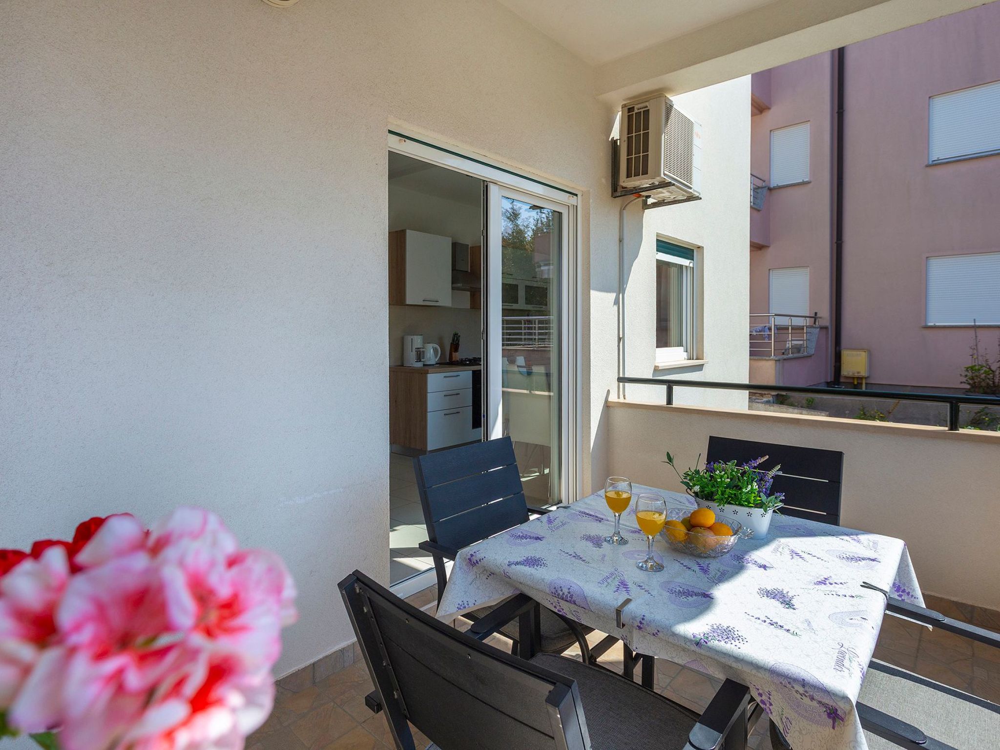 Appartement in Stoja mit Terrasse-Binnen