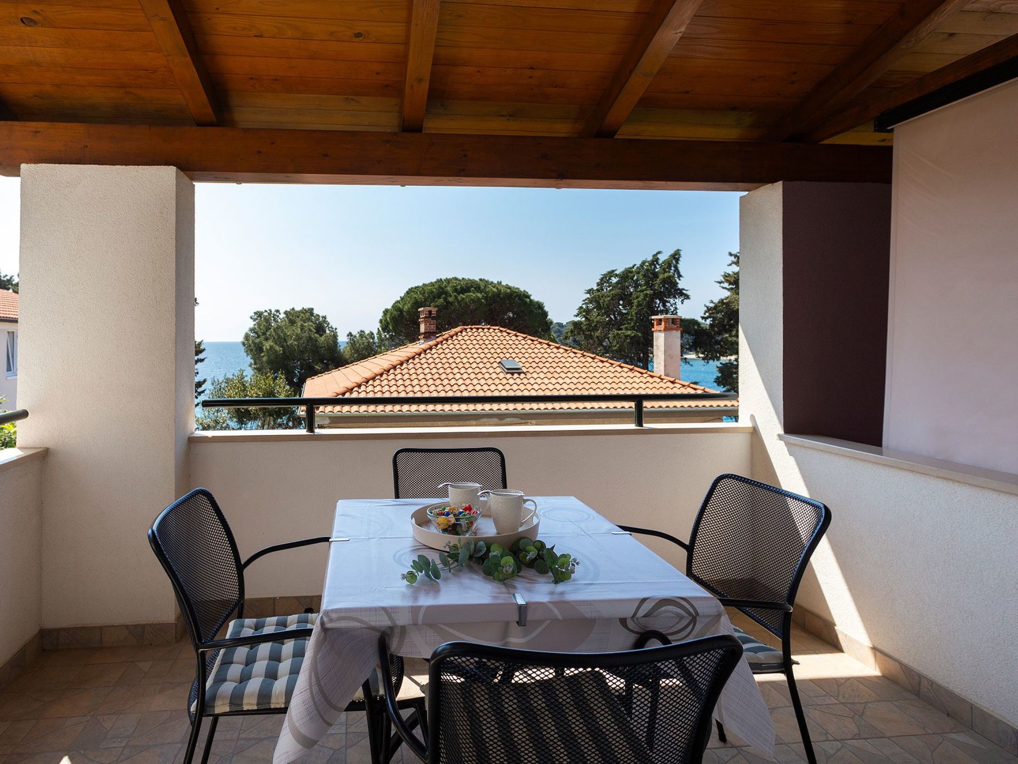 In Pula und Nah am Strand-Binnen