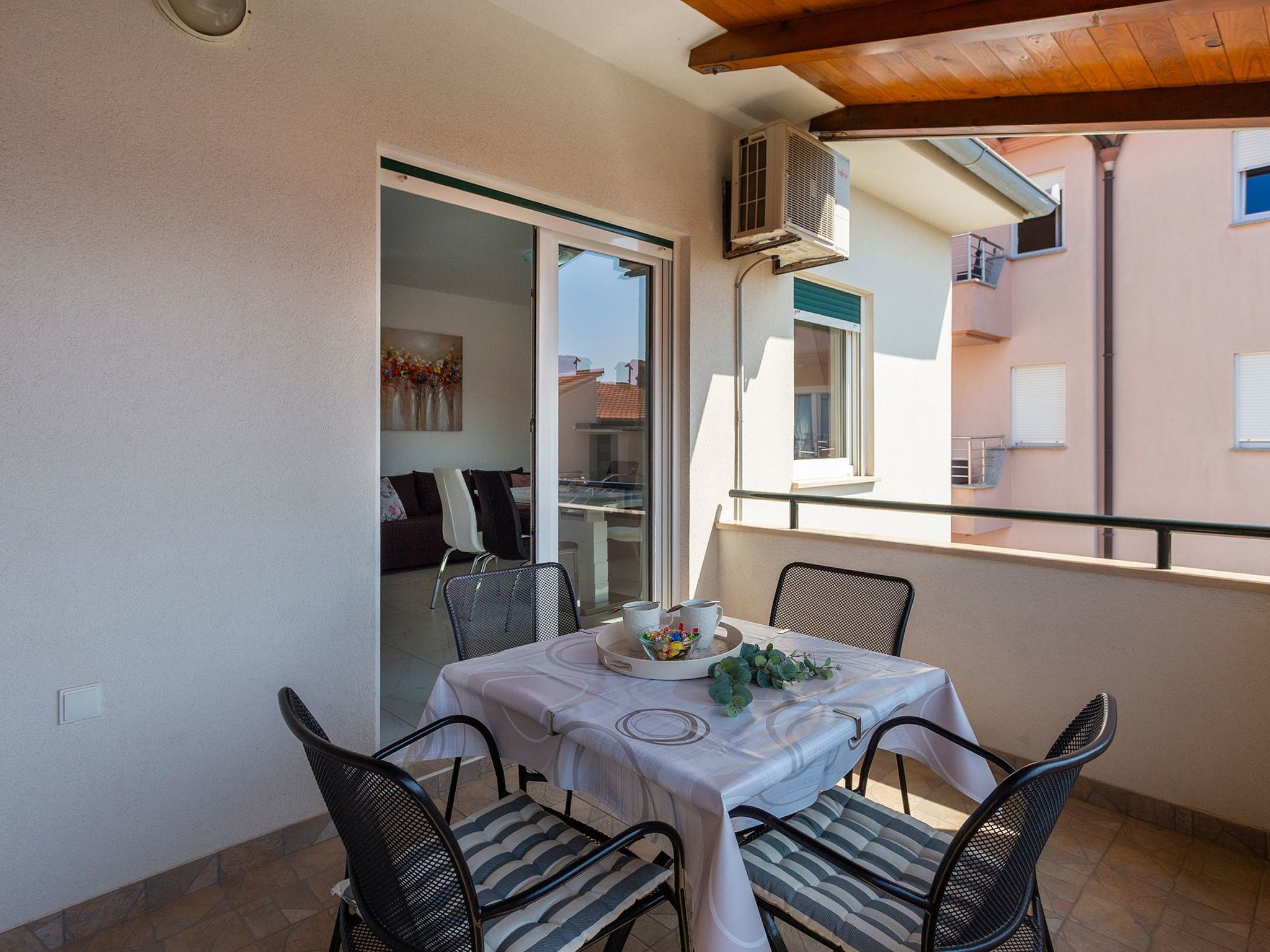 In Pula und Nah am Strand-Binnen