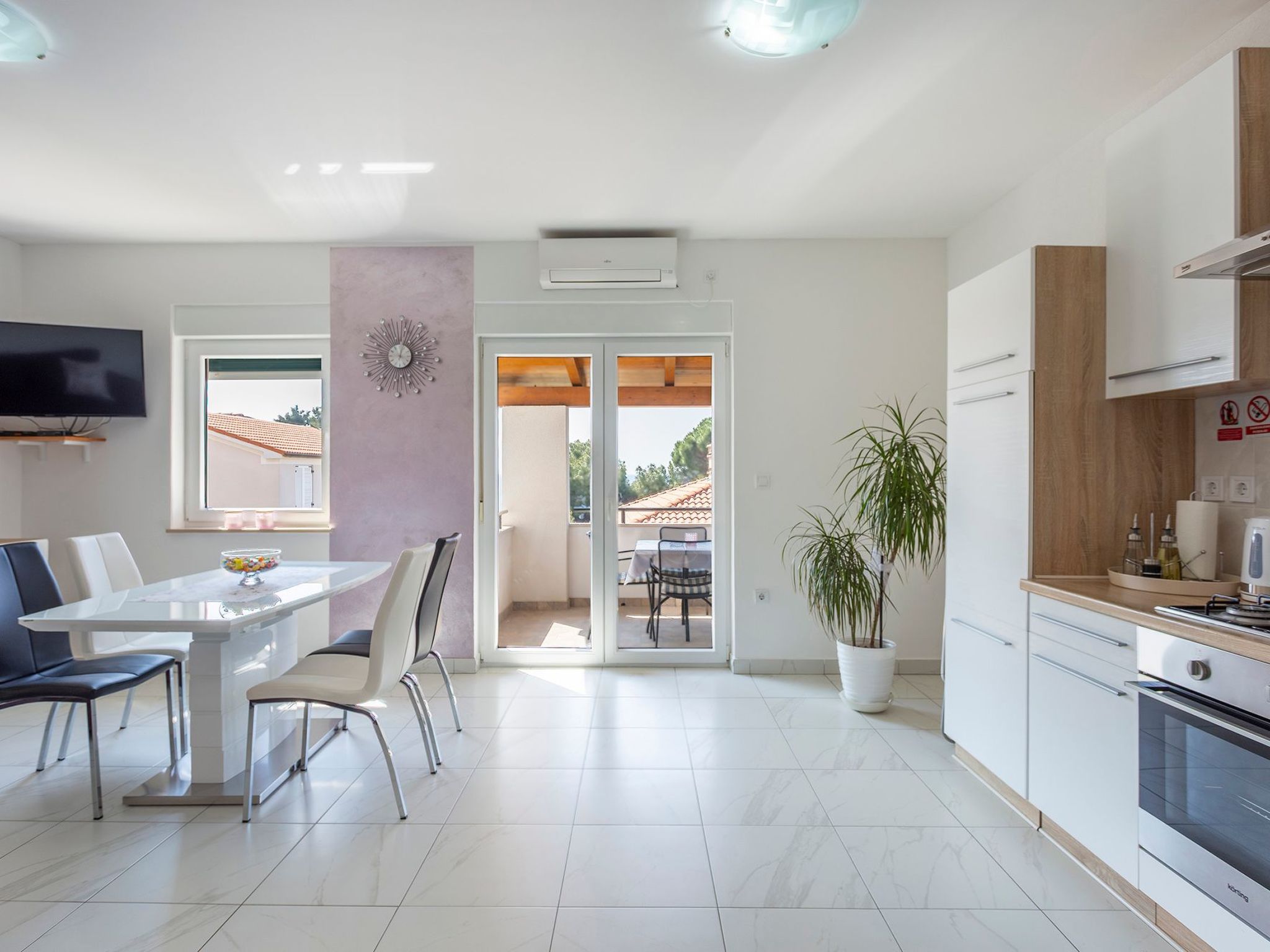 In Pula und Nah am Strand-Binnen