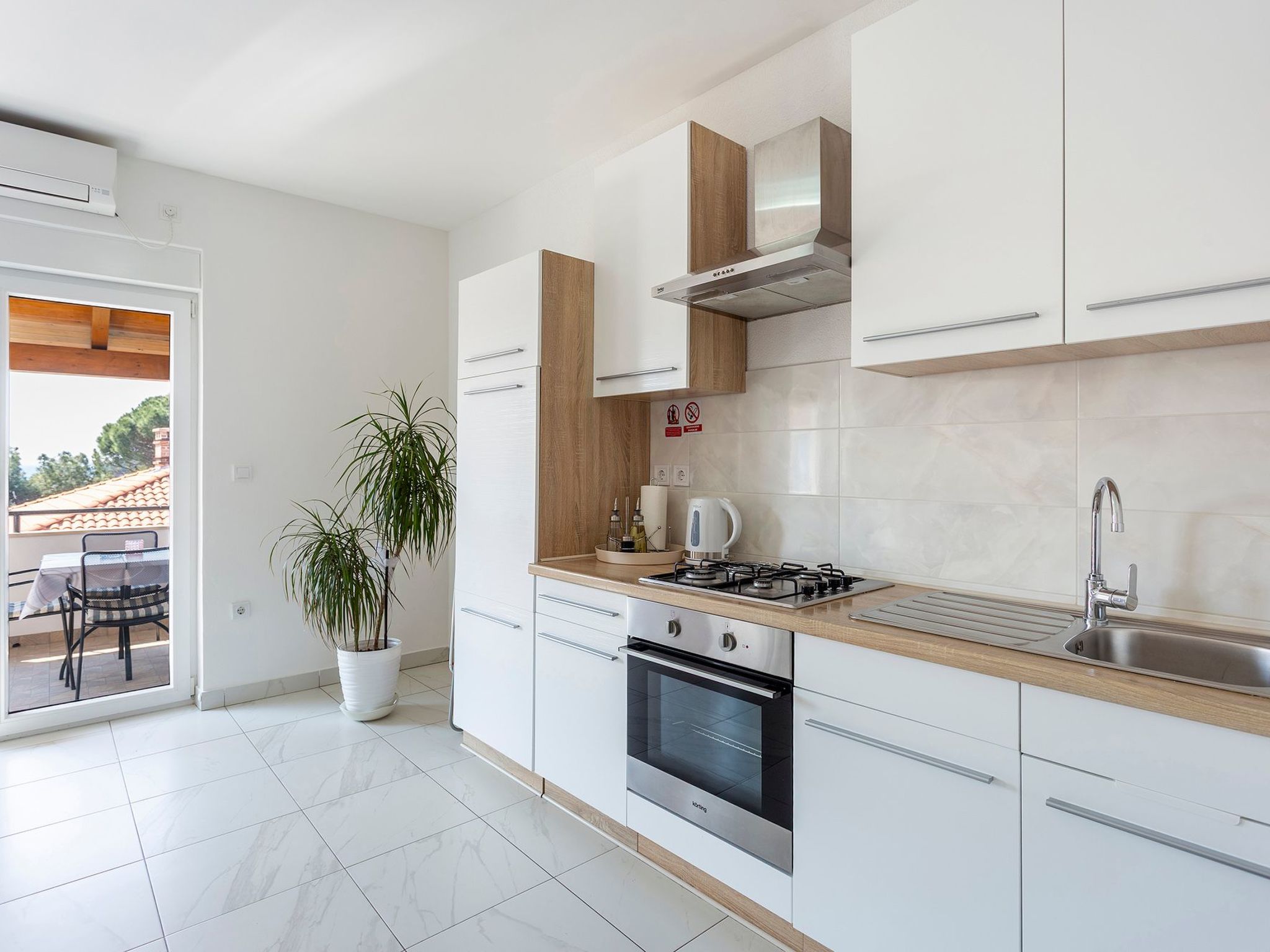 In Pula und Nah am Strand-Binnen