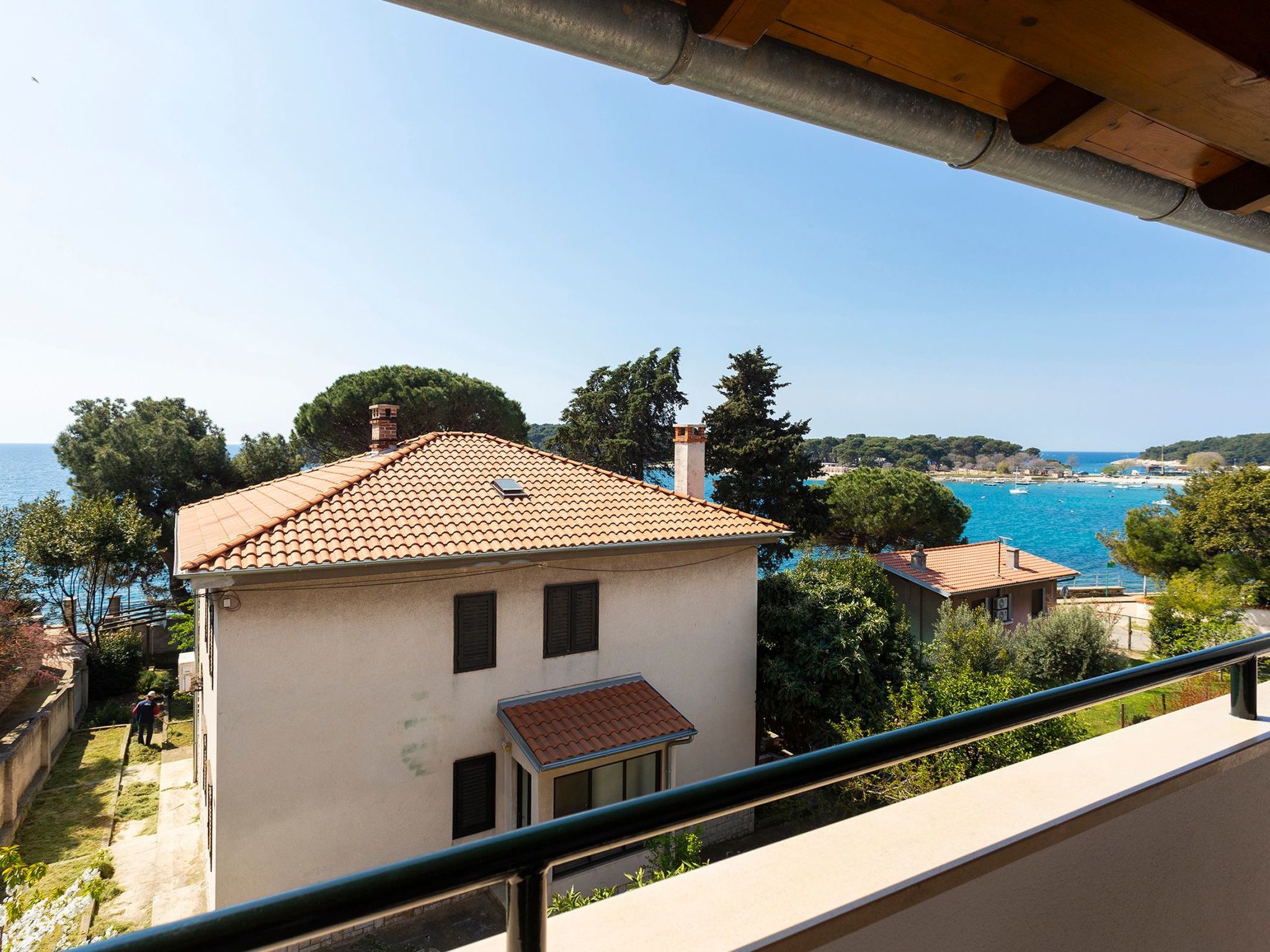 In Pula und Nah am Strand-Binnen