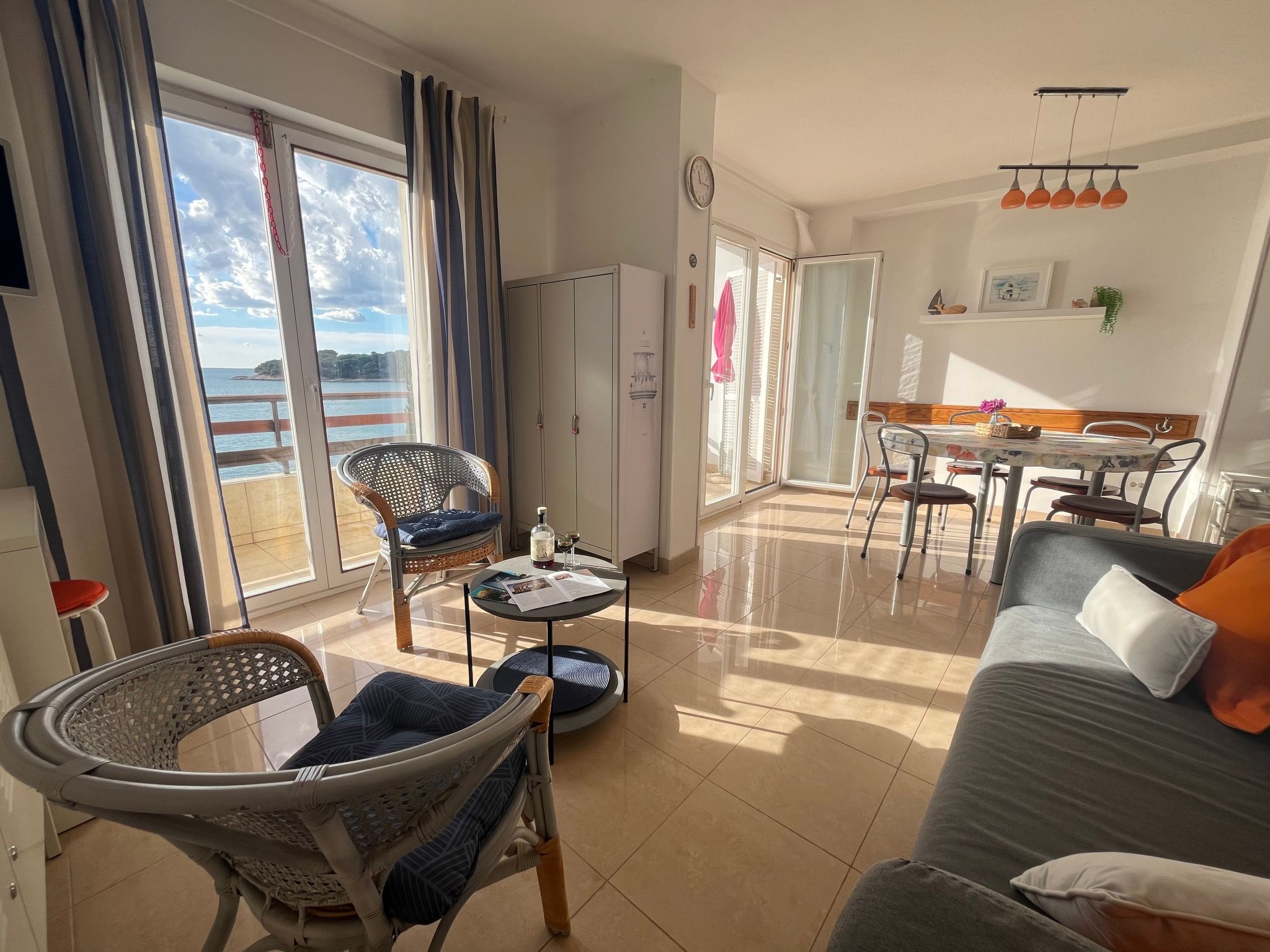 Apartment Marijana mit Meerblick-Drinnen