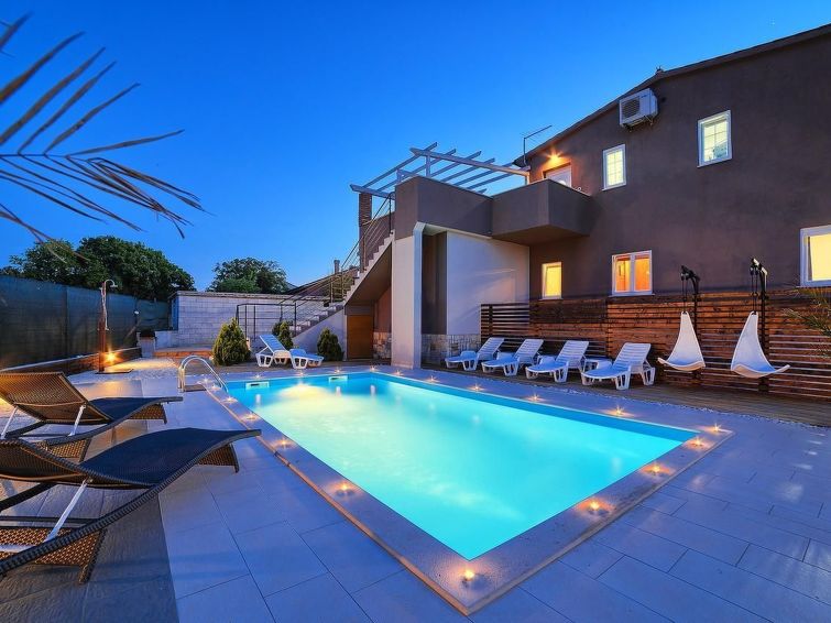 Ferienvilla 'Villa Nikolina' Mit Privatem Pool - Pula